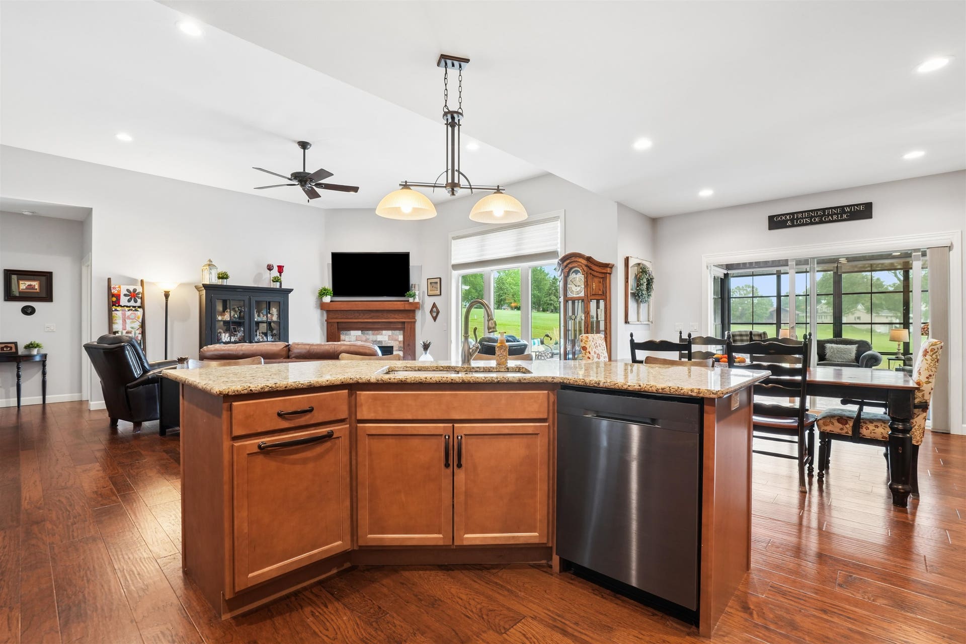 16936 Thunder Ridge Drive, Peosta, IA 52068 16936 Thunder Ridge Drive, Peosta, IA 52068