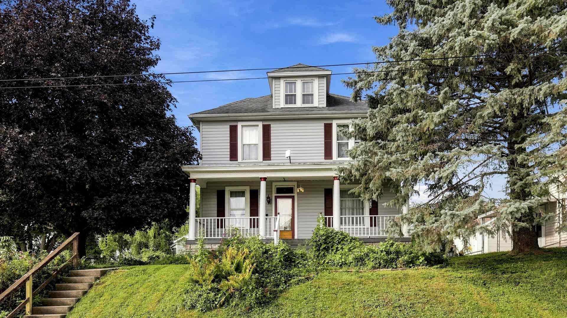 2821 Muscatine Street, Dubuque, IA 52001 2821 Muscatine Street, Dubuque, IA 52001