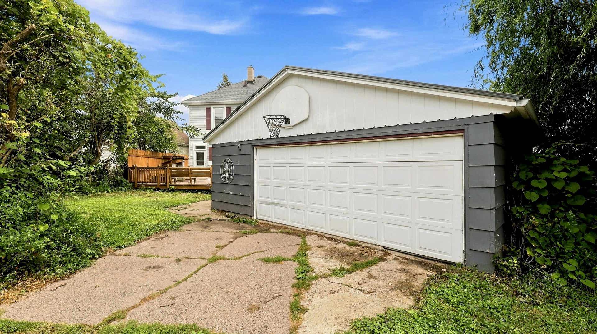 2821 Muscatine Street, Dubuque, IA 52001 2821 Muscatine Street, Dubuque, IA 52001