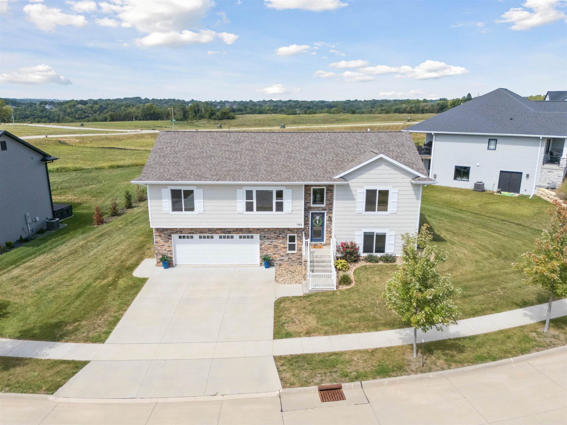 1365 Cedar Trail Drive, Dubuque, IA 52003 1365 Cedar Trail Drive, Dubuque, IA 52003