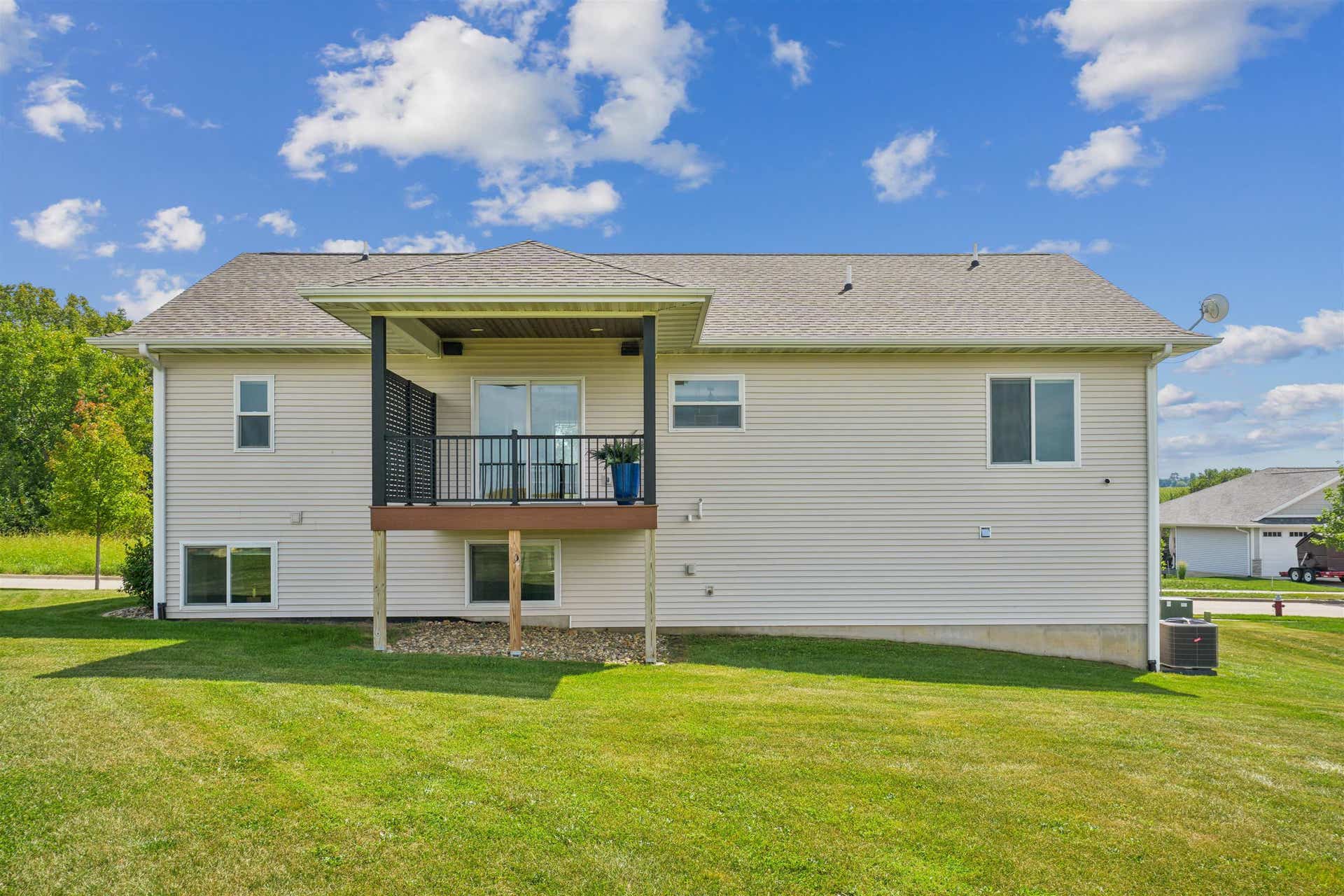 1365 Cedar Trail Drive, Dubuque, IA 52003 1365 Cedar Trail Drive, Dubuque, IA 52003
