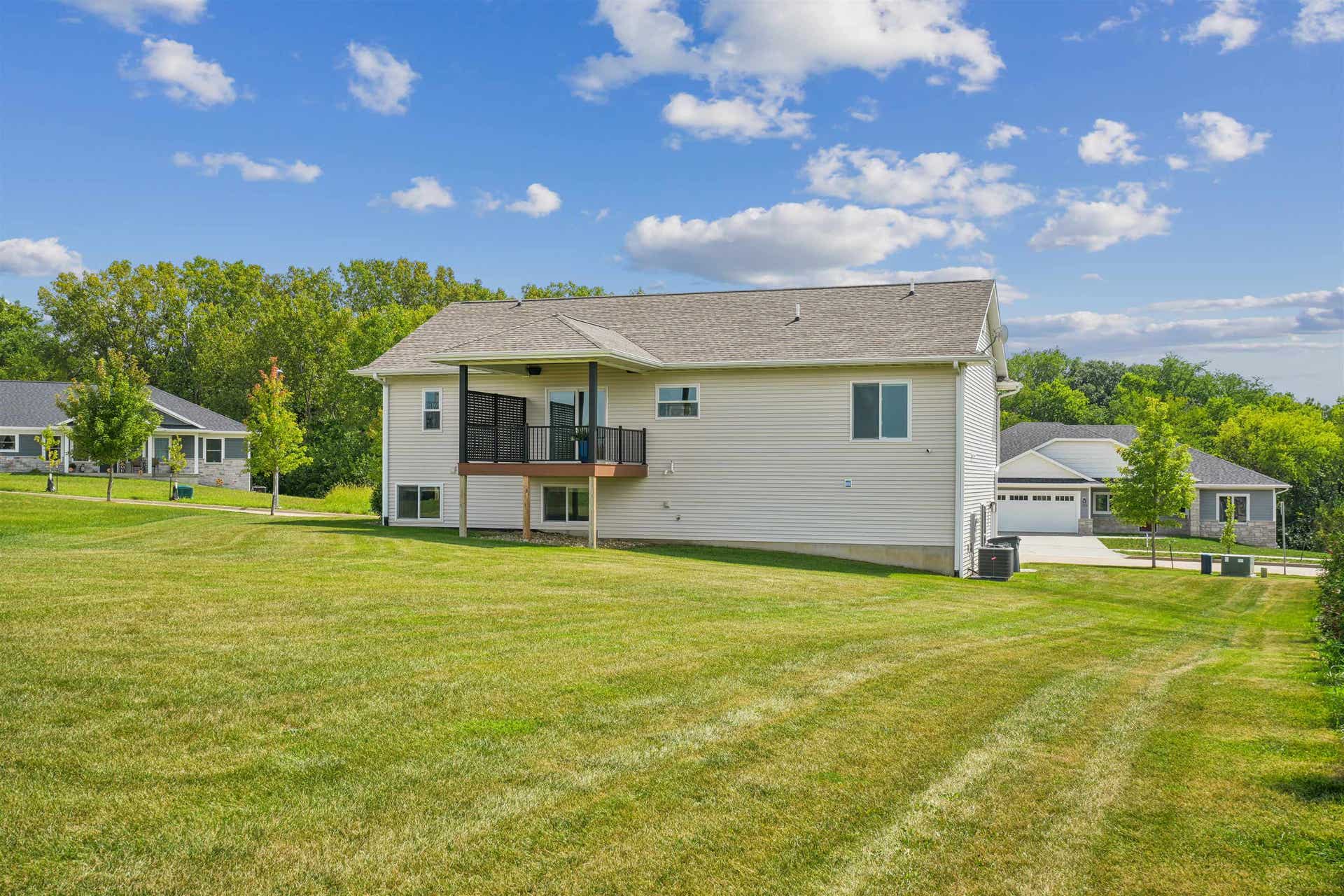 1365 Cedar Trail Drive, Dubuque, IA 52003 1365 Cedar Trail Drive, Dubuque, IA 52003