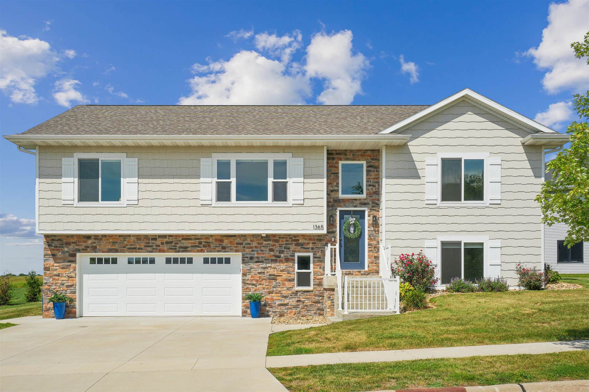 1365 Cedar Trail Drive, Dubuque, IA 52003 1365 Cedar Trail Drive, Dubuque, IA 52003