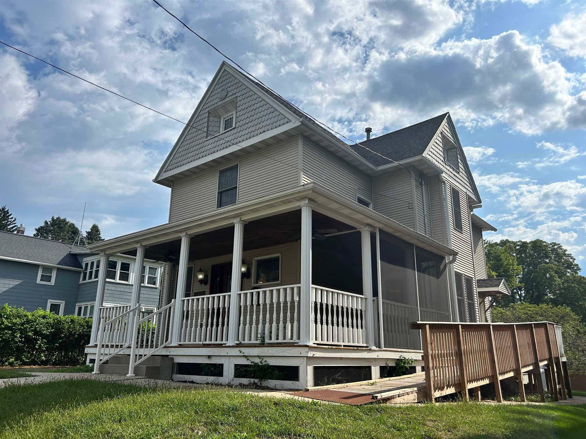 82 Alpine Street, Dubuque, IA 52001-7363 82 Alpine Street, Dubuque, IA 52001-7363