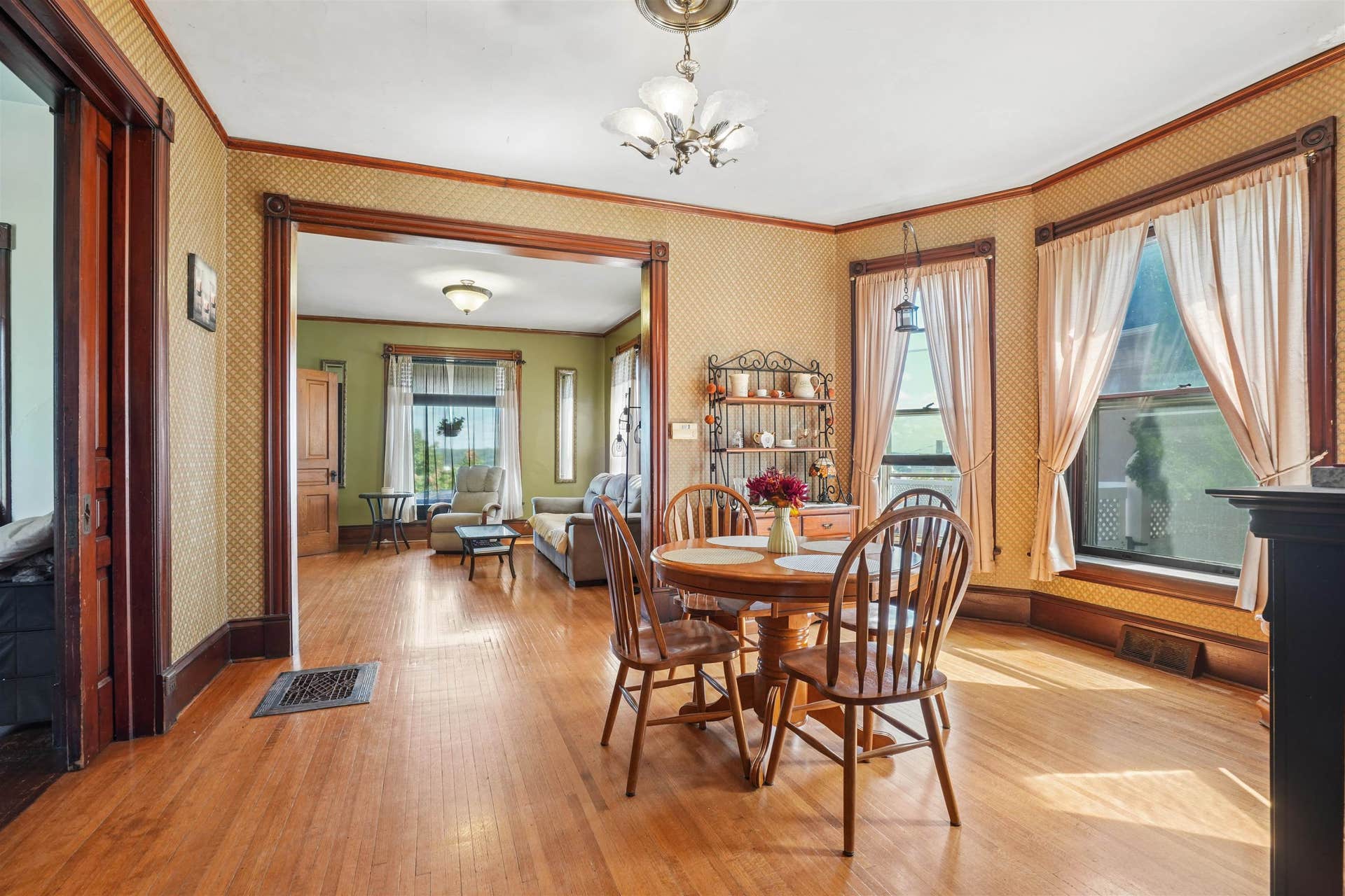 990 Grove Terrace, Dubuque, IA 52001 990 Grove Terrace, Dubuque, IA 52001