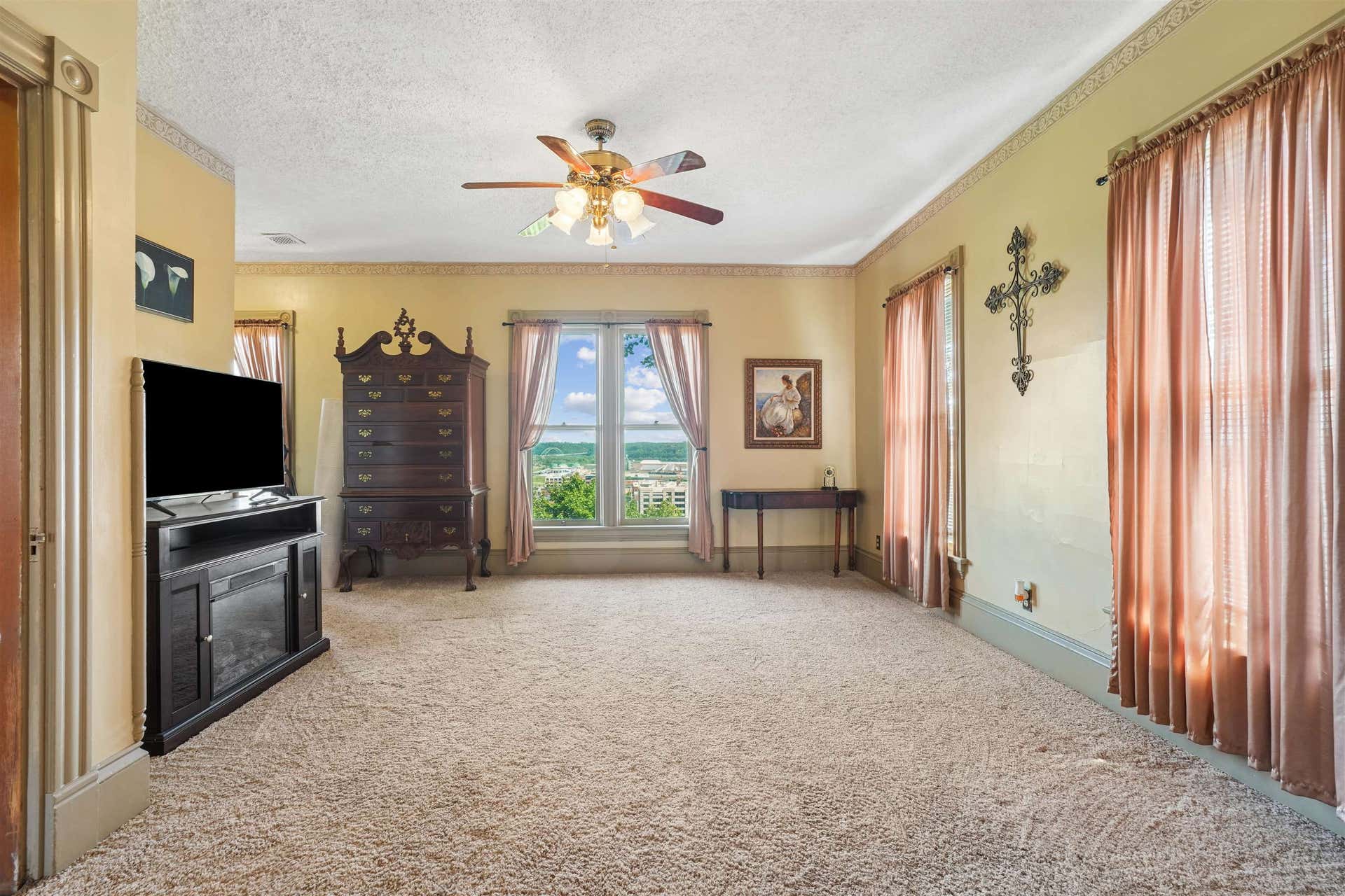 990 Grove Terrace, Dubuque, IA 52001 990 Grove Terrace, Dubuque, IA 52001