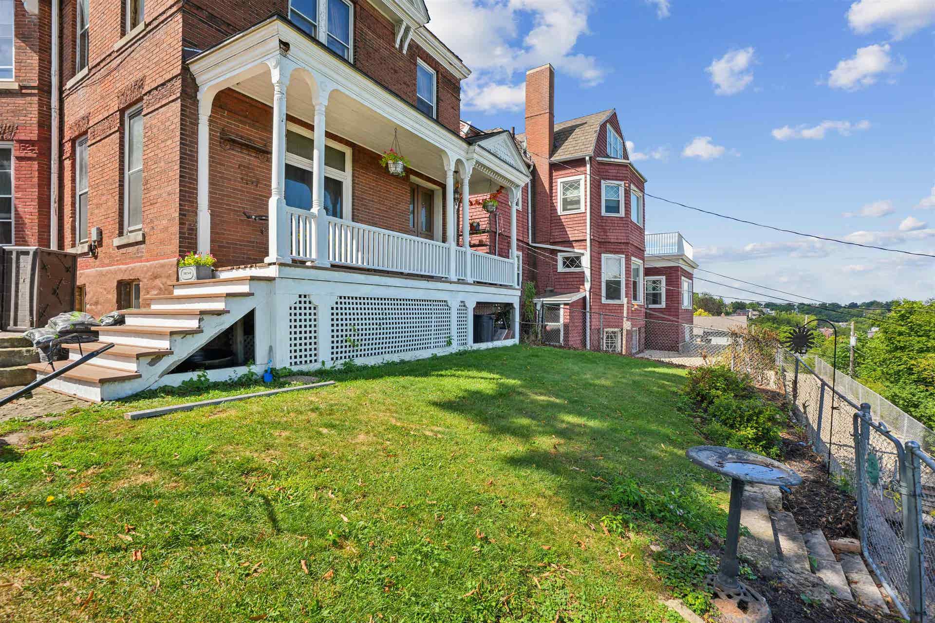 990 Grove Terrace, Dubuque, IA 52001 990 Grove Terrace, Dubuque, IA 52001