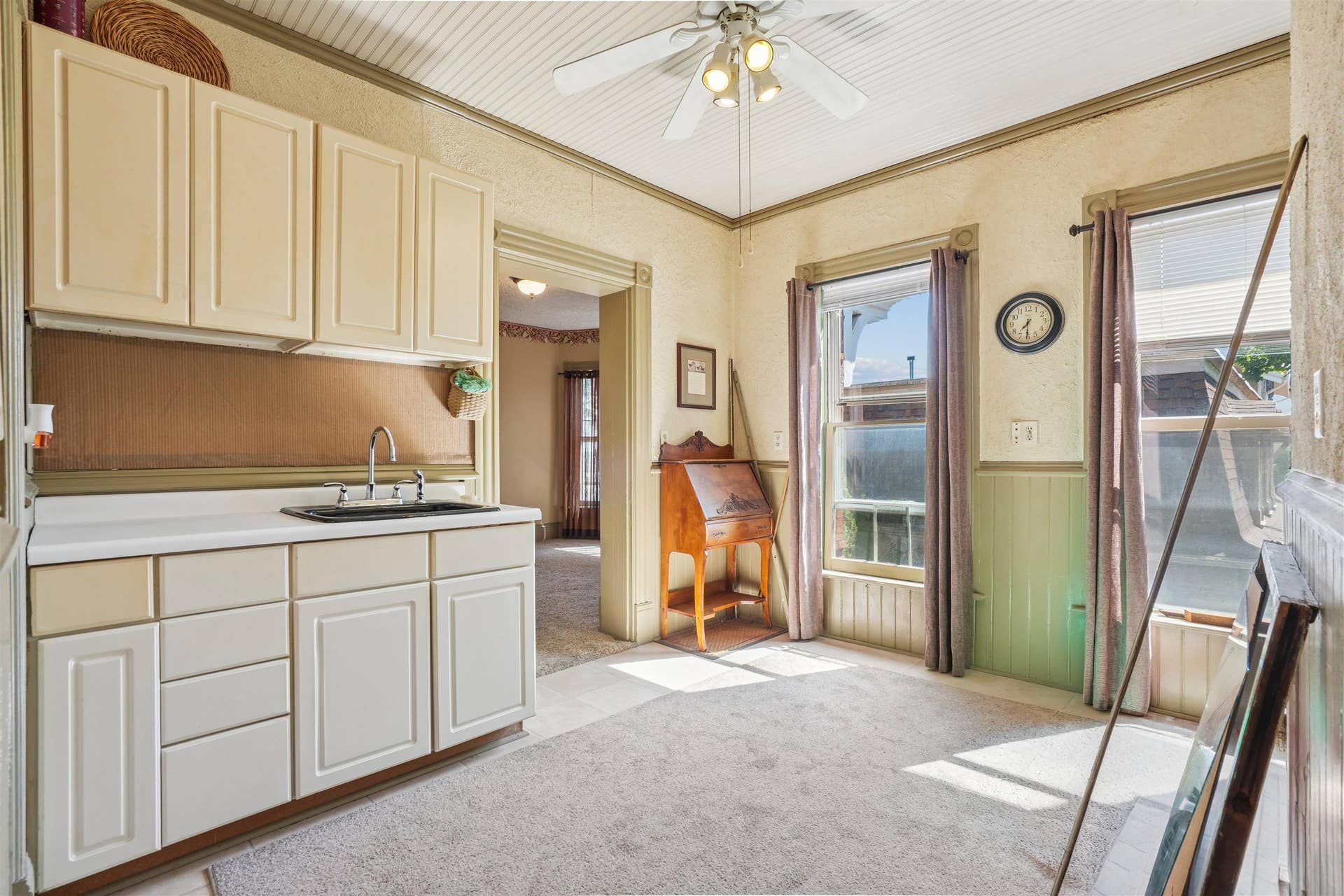 990 Grove Terrace, Dubuque, IA 52001 990 Grove Terrace, Dubuque, IA 52001