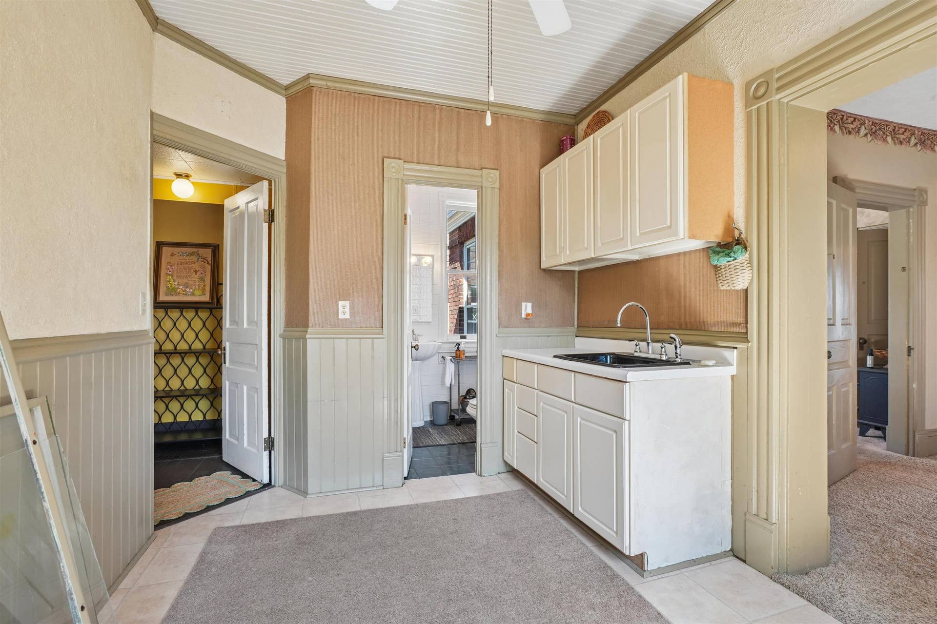 990 Grove Terrace, Dubuque, IA 52001 990 Grove Terrace, Dubuque, IA 52001