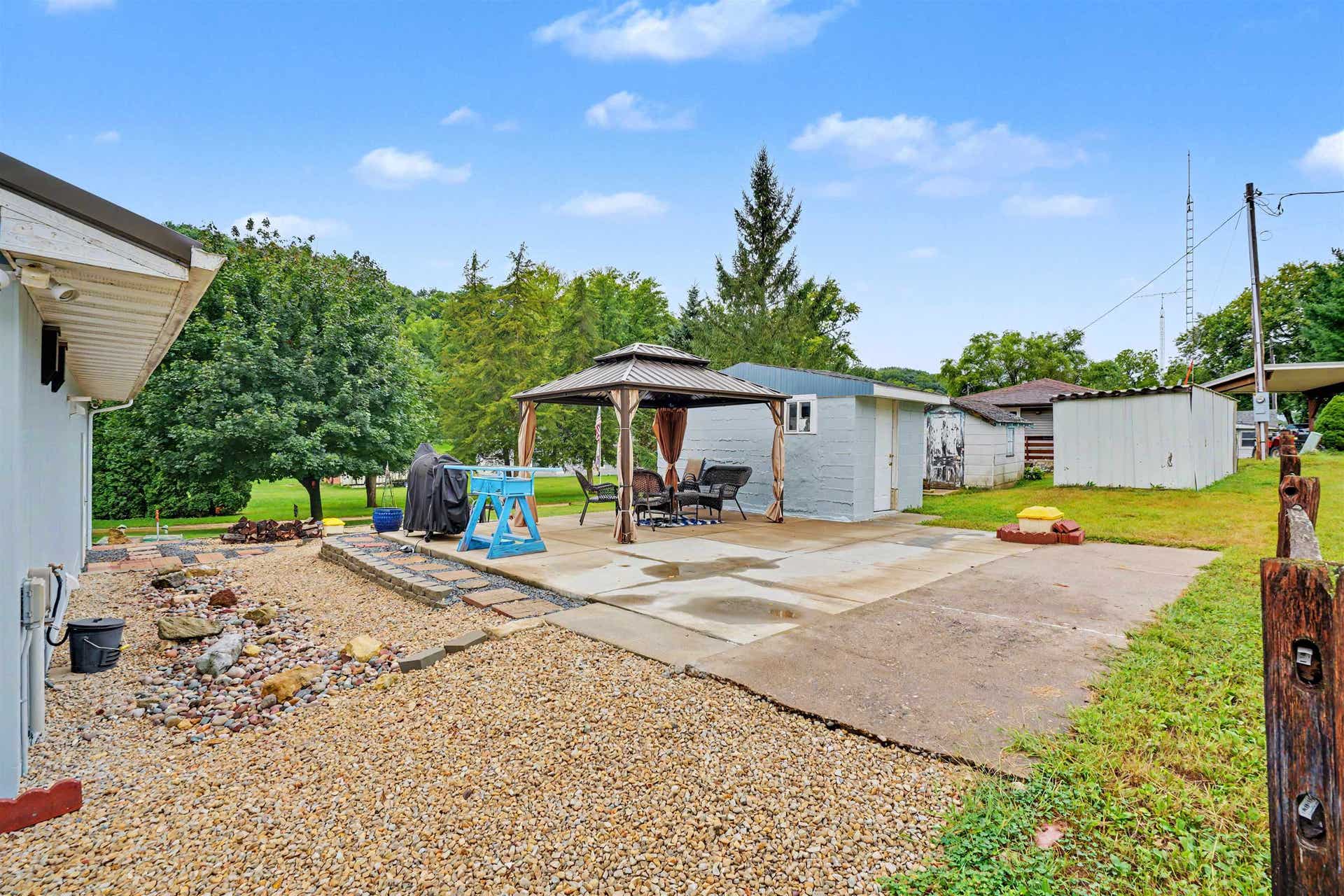 9091 River Lane, Dubuque, IA 52003 9091 River Lane, Dubuque, IA 52003