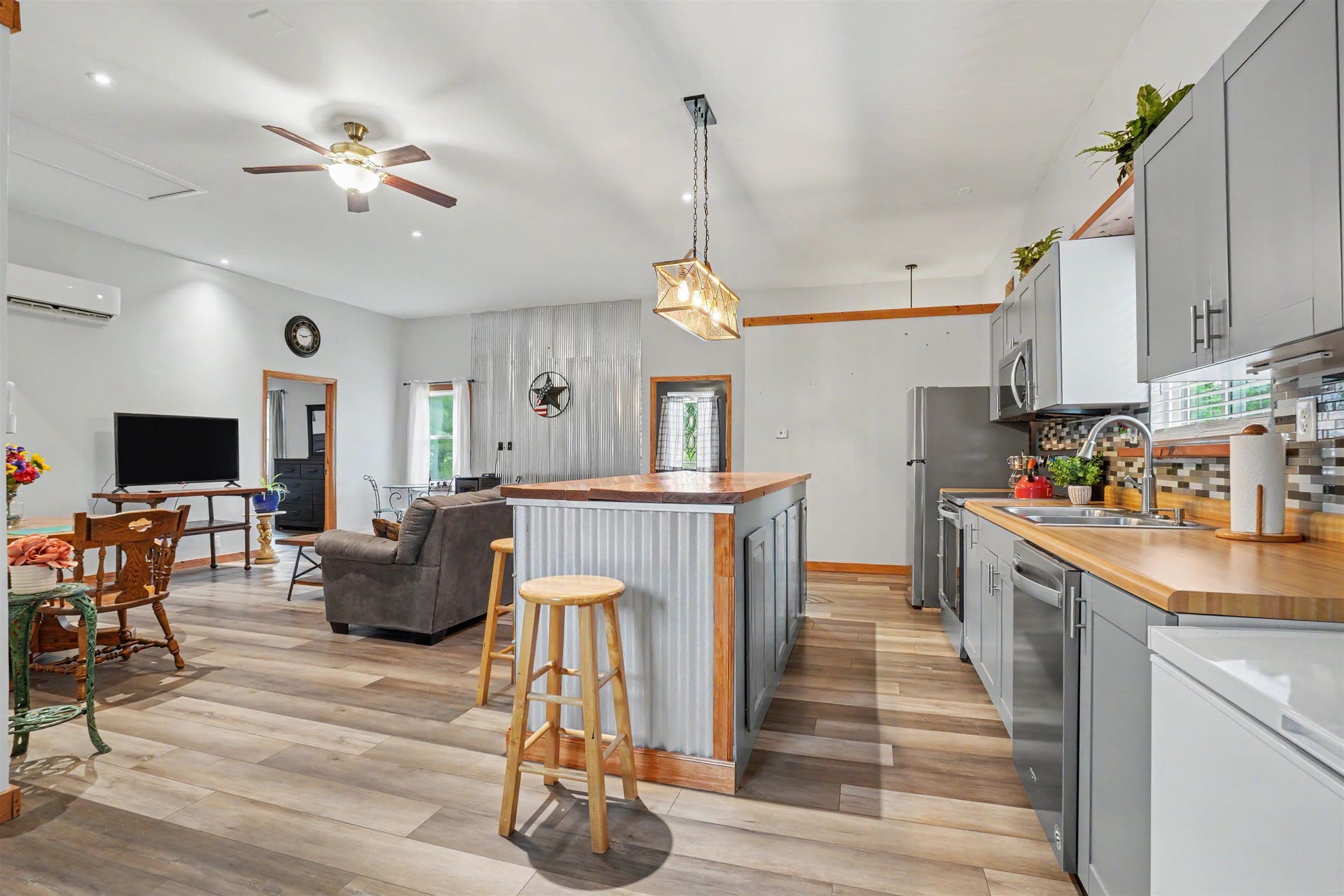 9091 River Lane, Dubuque, IA 52003 9091 River Lane, Dubuque, IA 52003