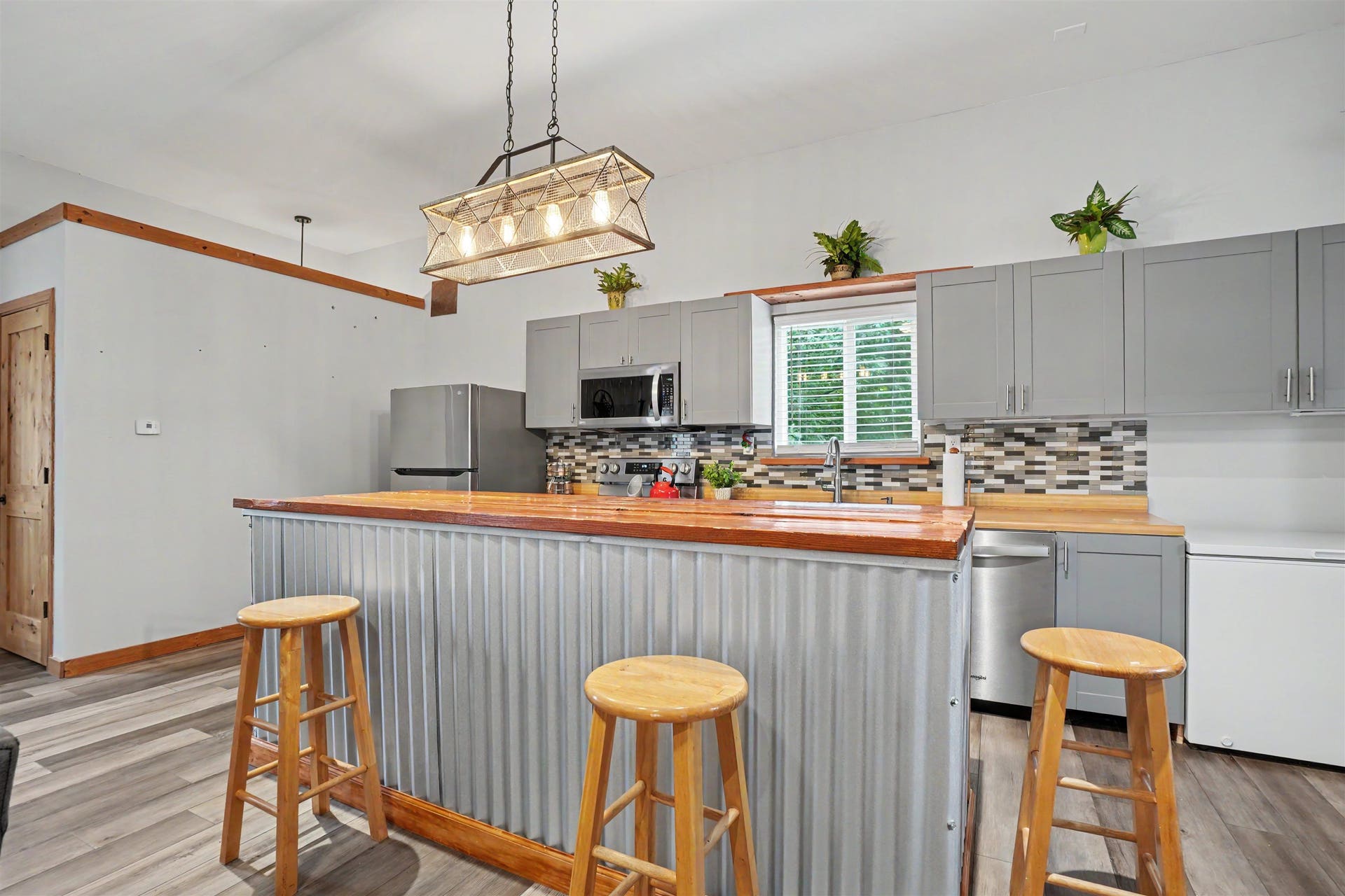 9091 River Lane, Dubuque, IA 52003 9091 River Lane, Dubuque, IA 52003