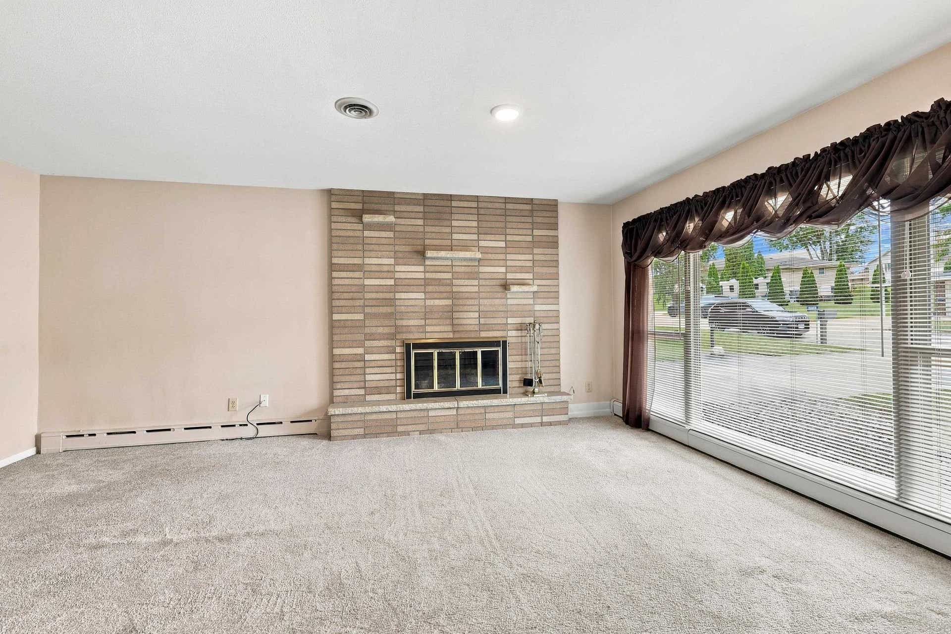 10920 Cascade Drive, Dubuque, IA 52003 10920 Cascade Drive, Dubuque, IA 52003