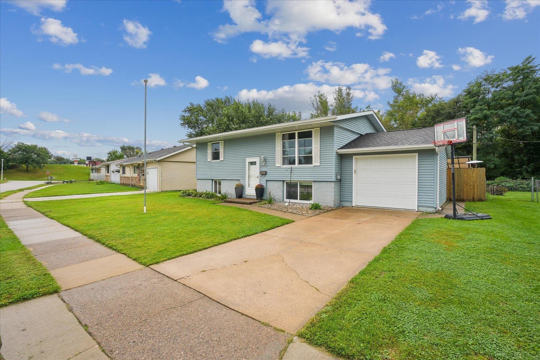 3522 Keymeer Drive, Dubuque, IA 52002 3522 Keymeer Drive, Dubuque, IA 52002