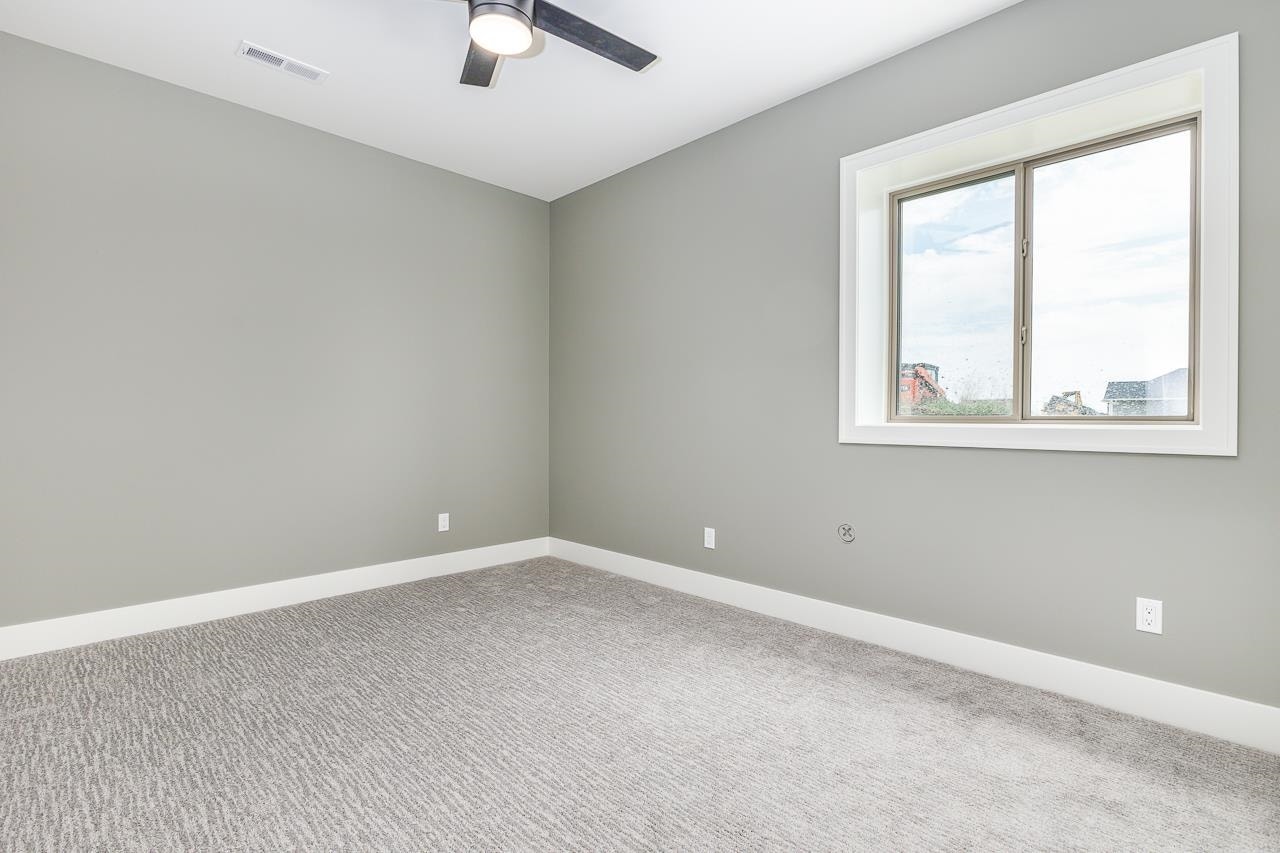 383 Gavin Circle, Peosta, IA 52068 383 Gavin Circle, Peosta, IA 52068