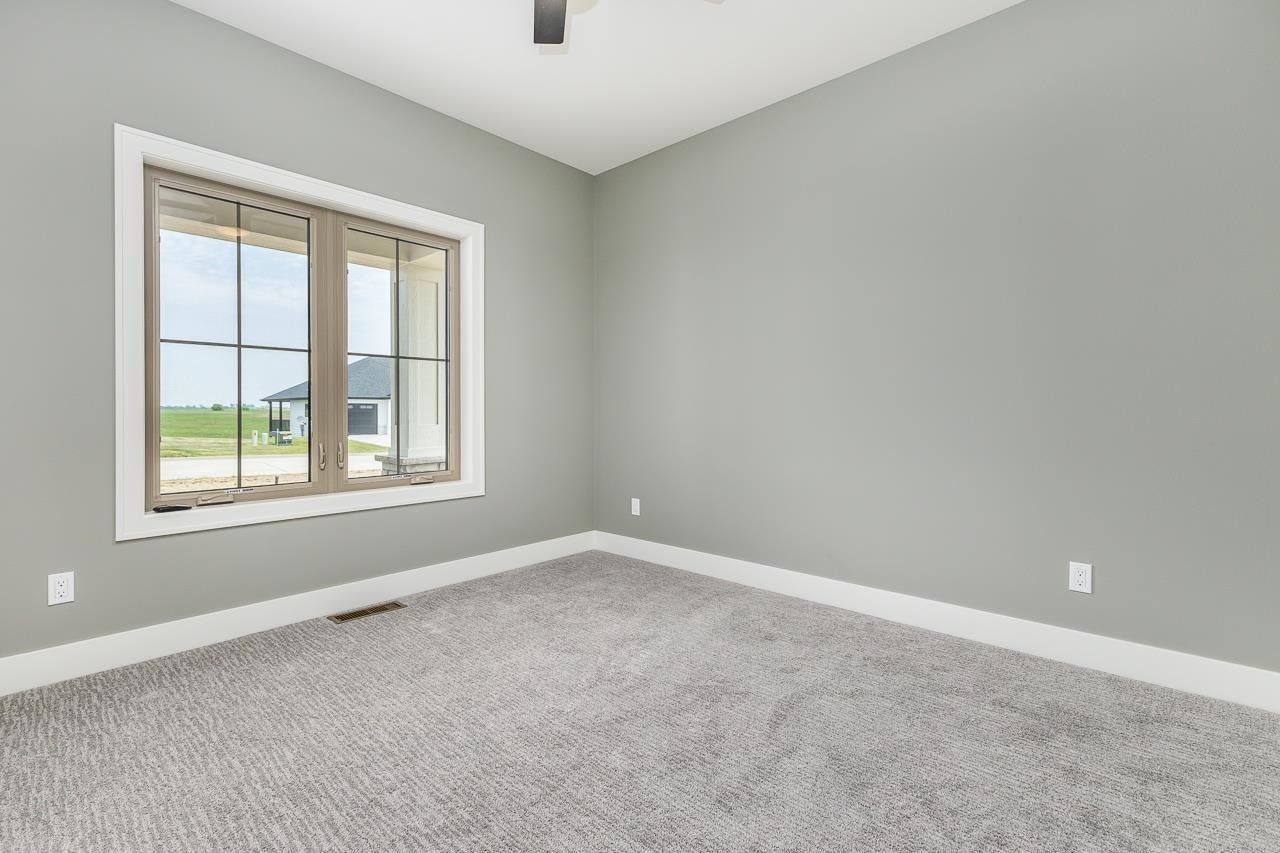 383 Gavin Circle, Peosta, IA 52068 383 Gavin Circle, Peosta, IA 52068