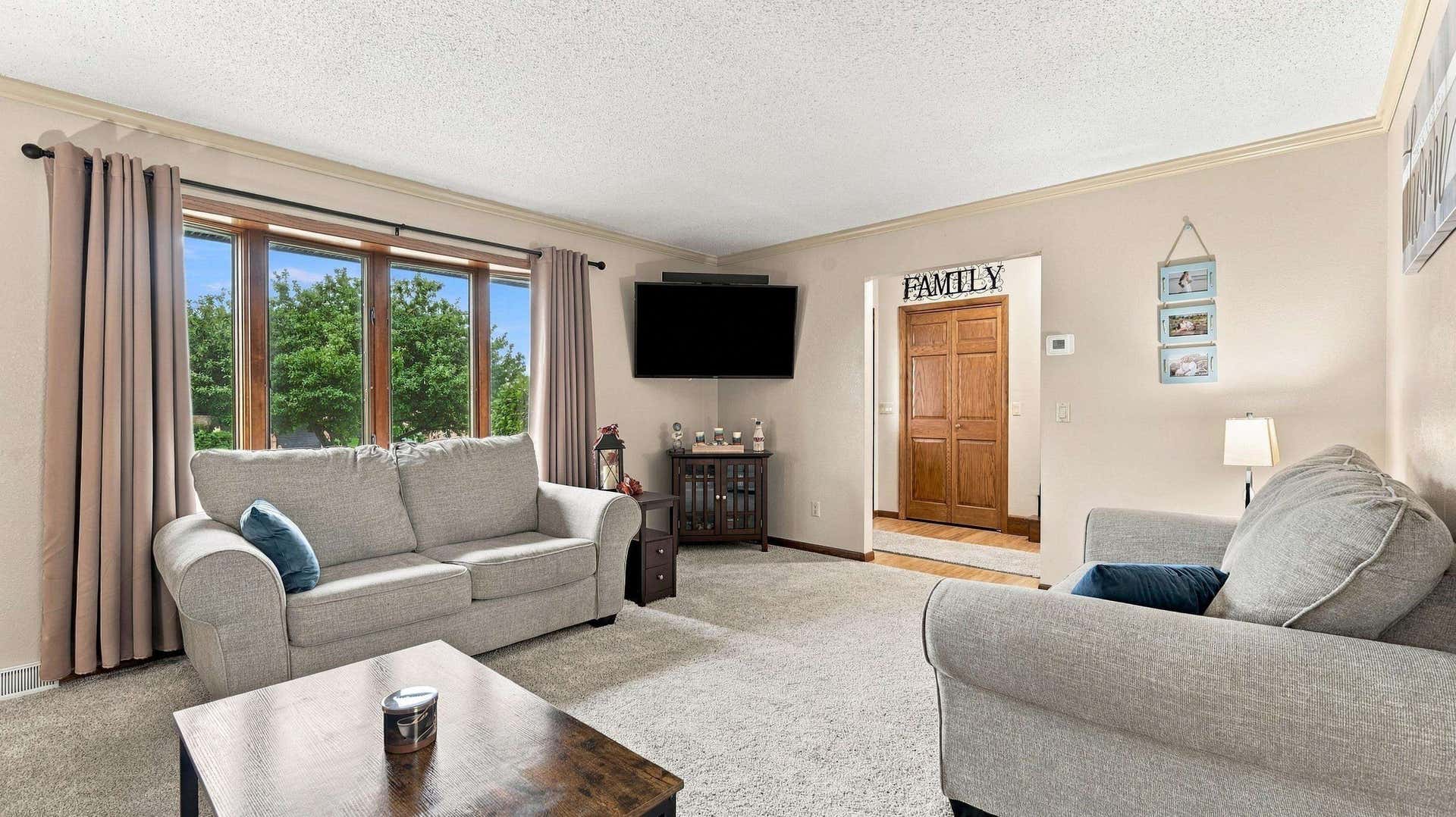 3075 Vail Trail Court, Dubuque, IA 52001 3075 Vail Trail Court, Dubuque, IA 52001