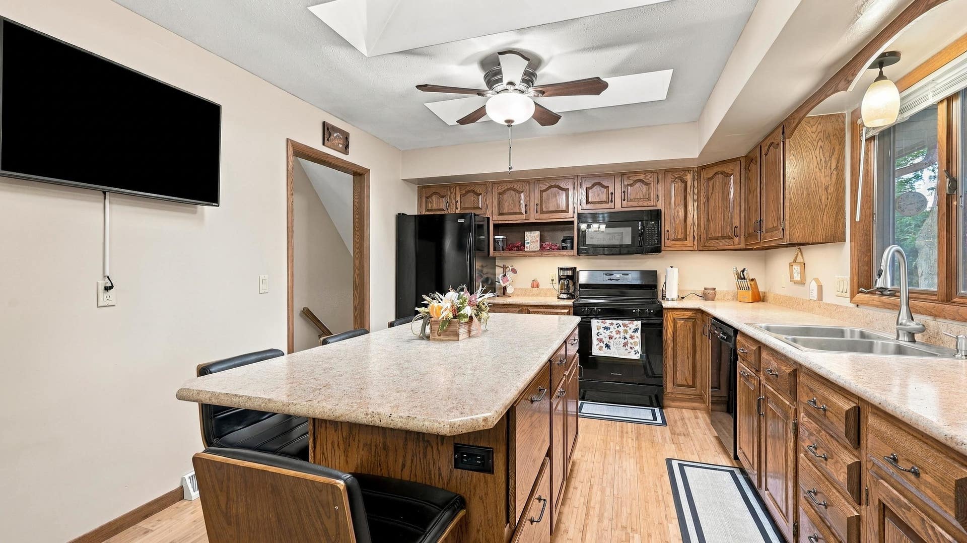 3075 Vail Trail Court, Dubuque, IA 52001 3075 Vail Trail Court, Dubuque, IA 52001
