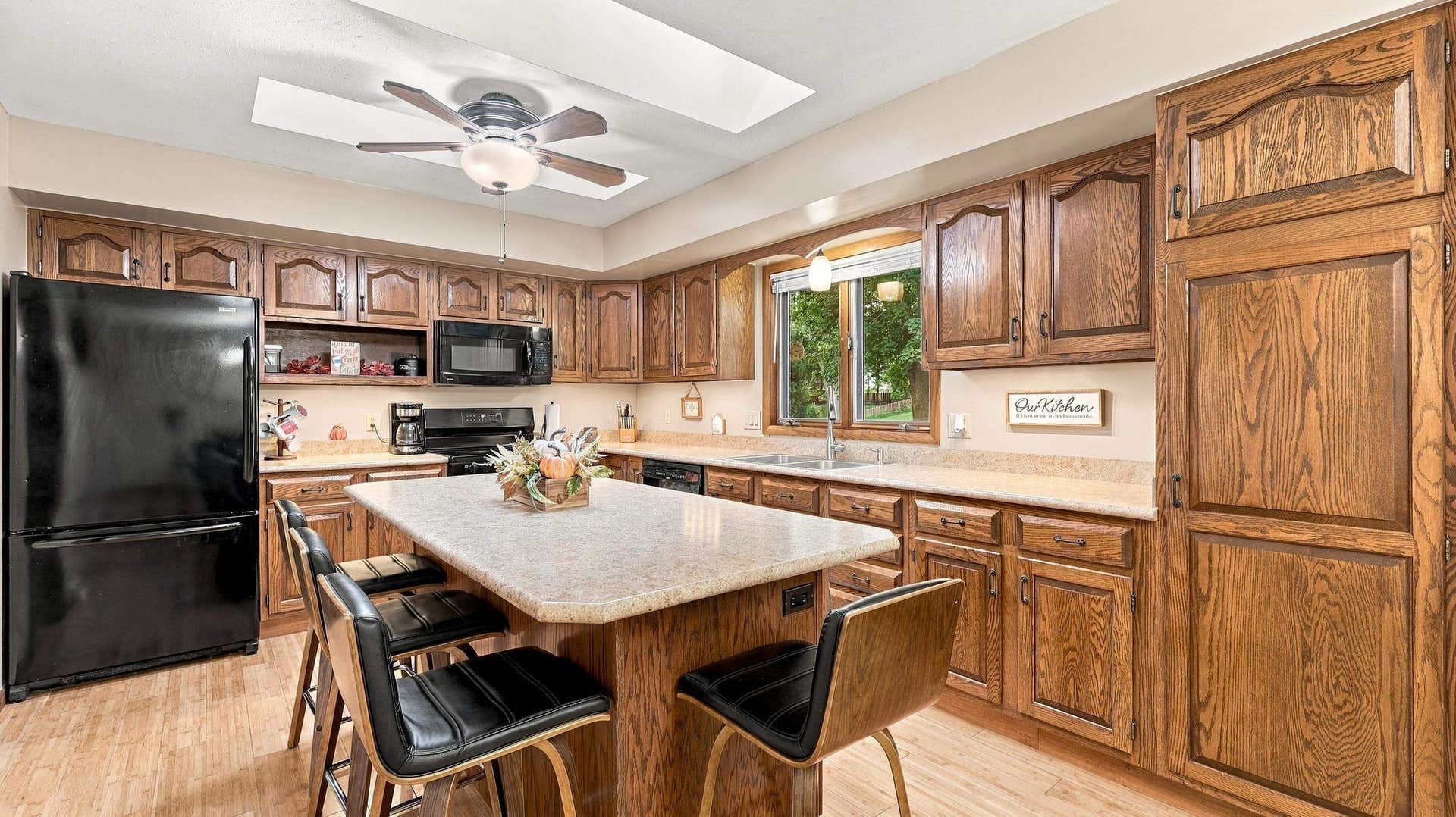 3075 Vail Trail Court, Dubuque, IA 52001 3075 Vail Trail Court, Dubuque, IA 52001