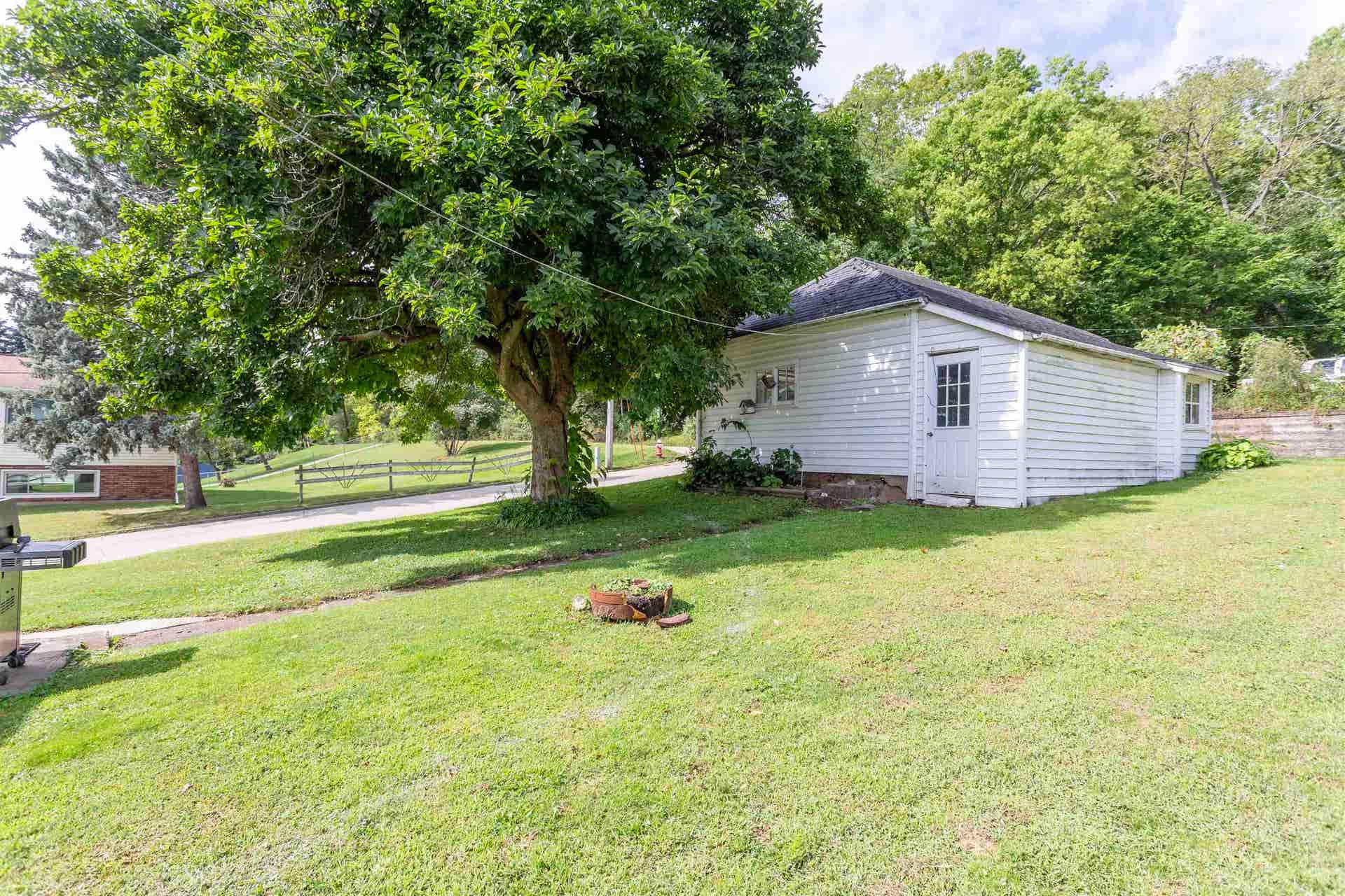 1499 Prescott Street, Dubuque, IA 52001 1499 Prescott Street, Dubuque, IA 52001