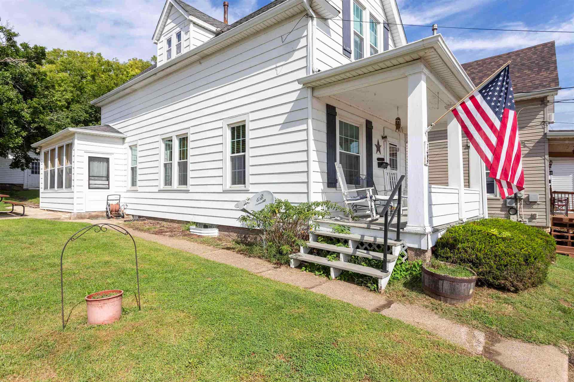 1499 Prescott Street, Dubuque, IA 52001 1499 Prescott Street, Dubuque, IA 52001