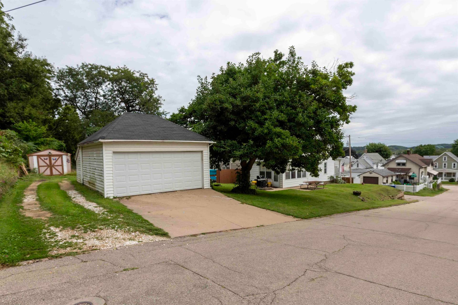 1499 Prescott Street, Dubuque, IA 52001 1499 Prescott Street, Dubuque, IA 52001