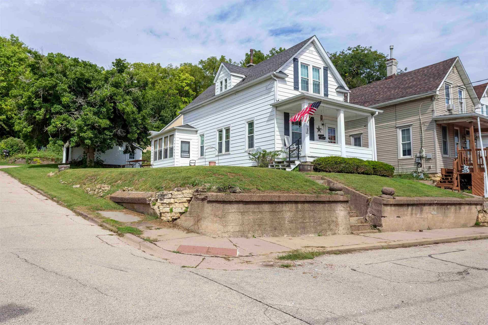 1499 Prescott Street, Dubuque, IA 52001 1499 Prescott Street, Dubuque, IA 52001