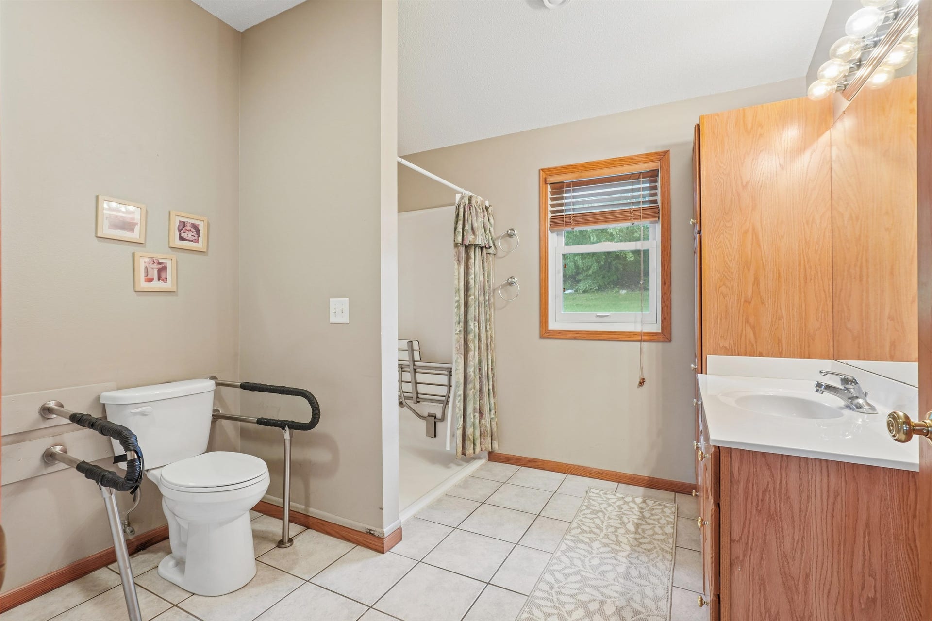 6110 Seven Springs Drive, Dubuque, IA 52002 6110 Seven Springs Drive, Dubuque, IA 52002