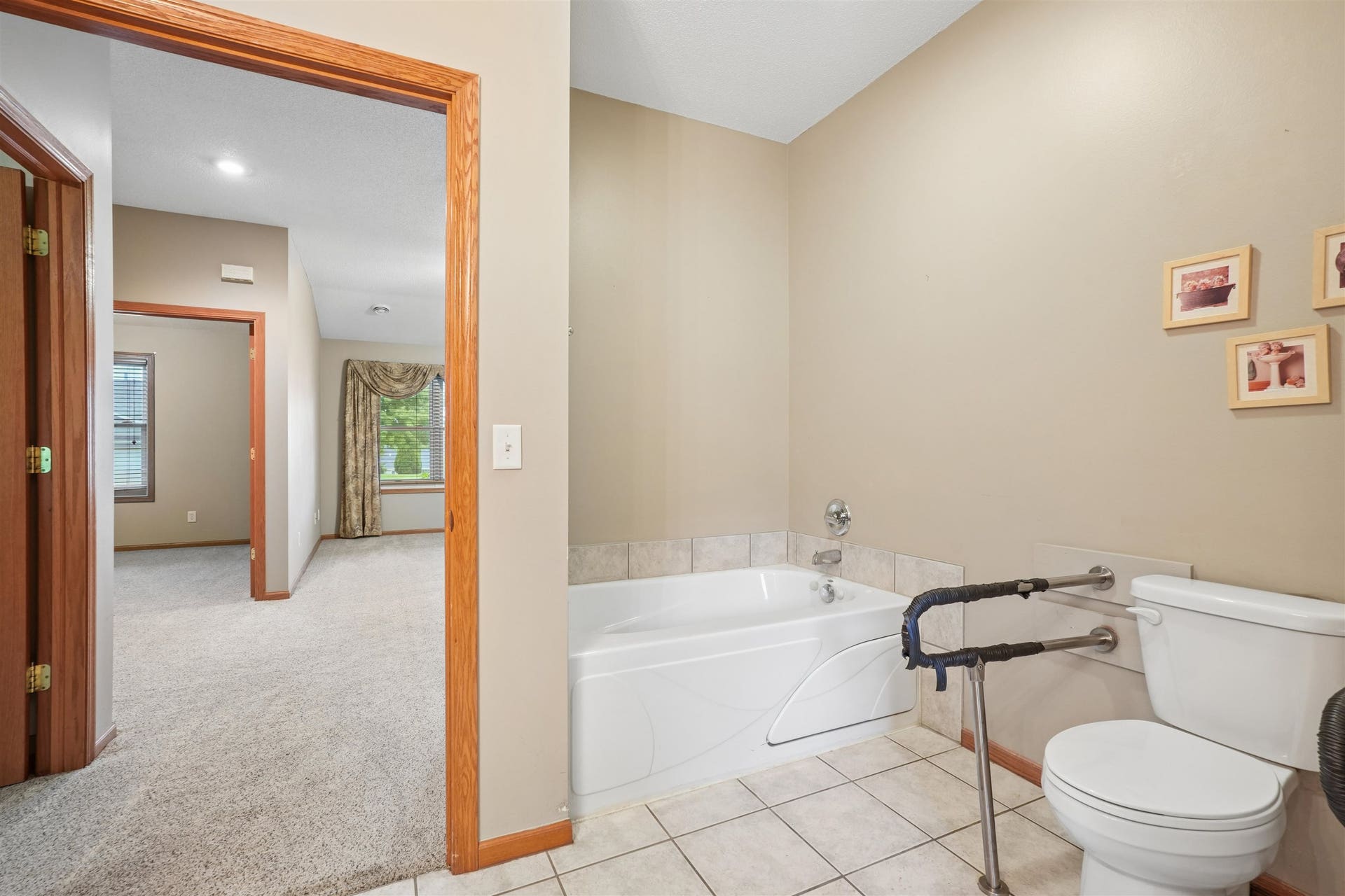 6110 Seven Springs Drive, Dubuque, IA 52002 6110 Seven Springs Drive, Dubuque, IA 52002