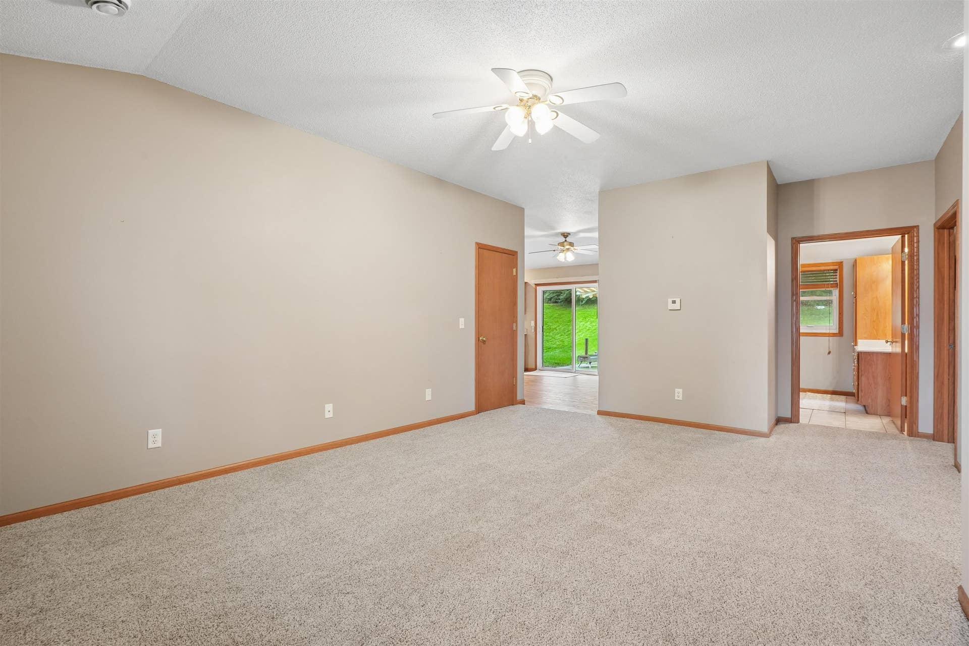 6110 Seven Springs Drive, Dubuque, IA 52002 6110 Seven Springs Drive, Dubuque, IA 52002