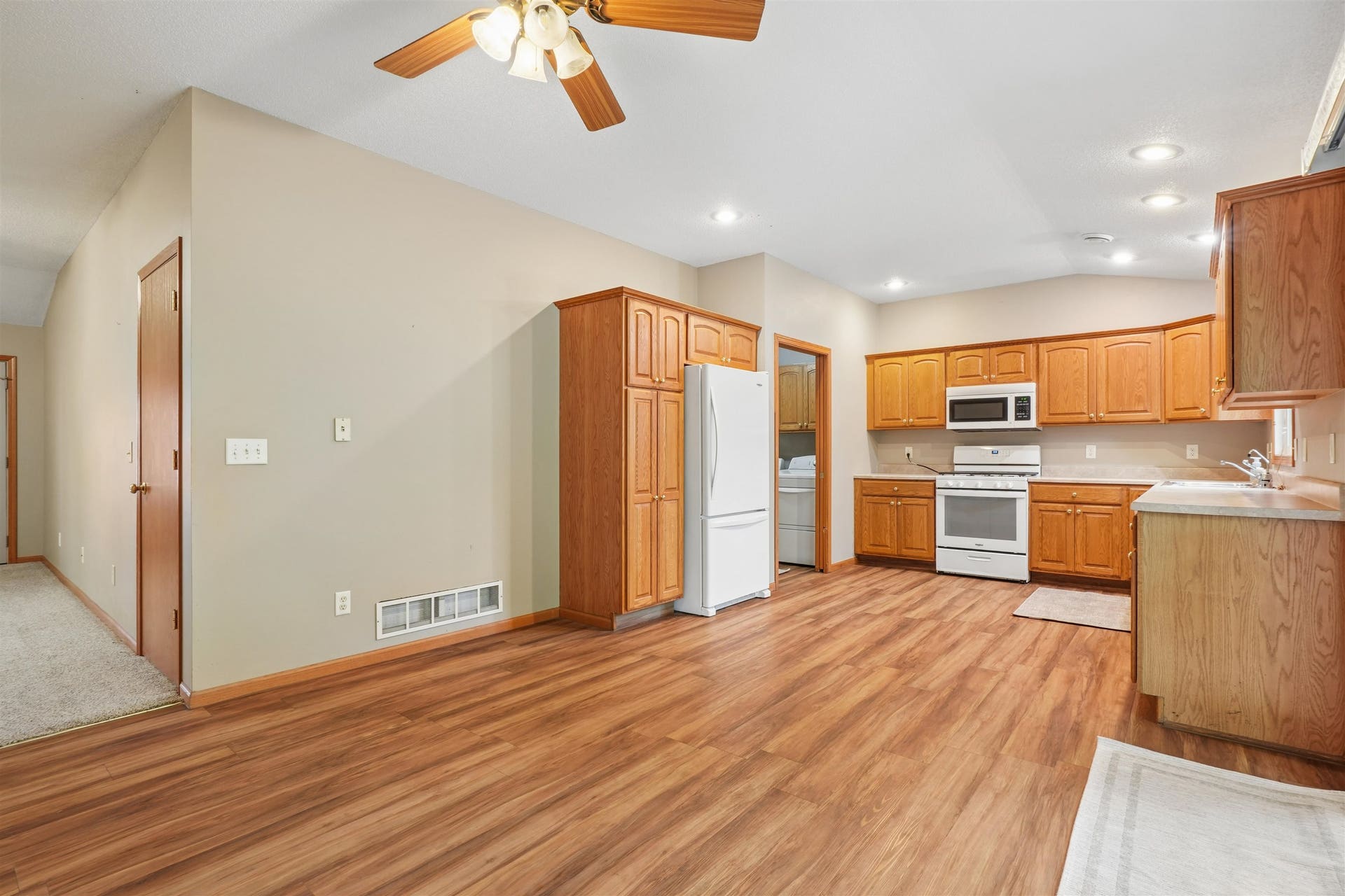 6110 Seven Springs Drive, Dubuque, IA 52002 6110 Seven Springs Drive, Dubuque, IA 52002