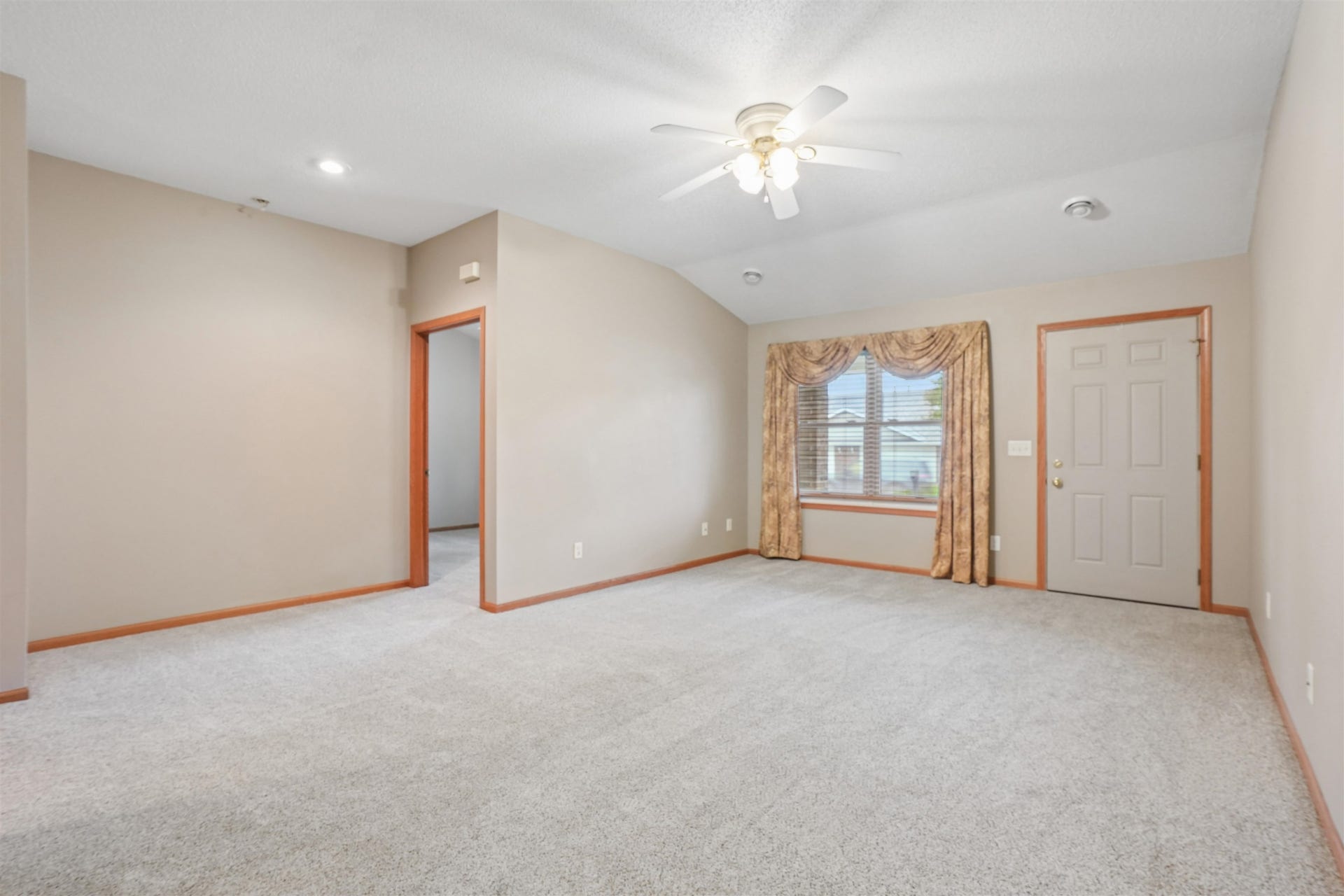 6110 Seven Springs Drive, Dubuque, IA 52002 6110 Seven Springs Drive, Dubuque, IA 52002