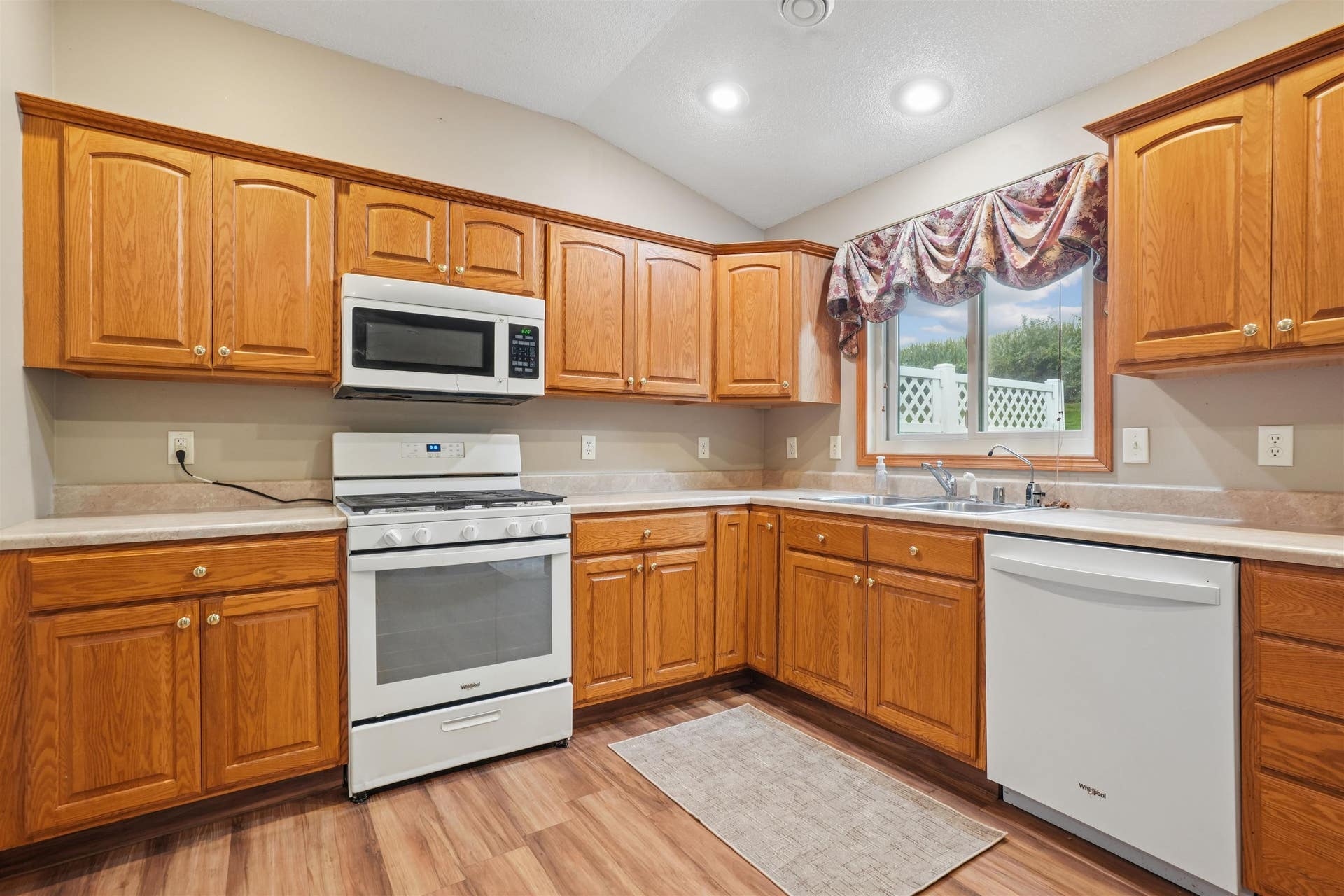 6110 Seven Springs Drive, Dubuque, IA 52002 6110 Seven Springs Drive, Dubuque, IA 52002