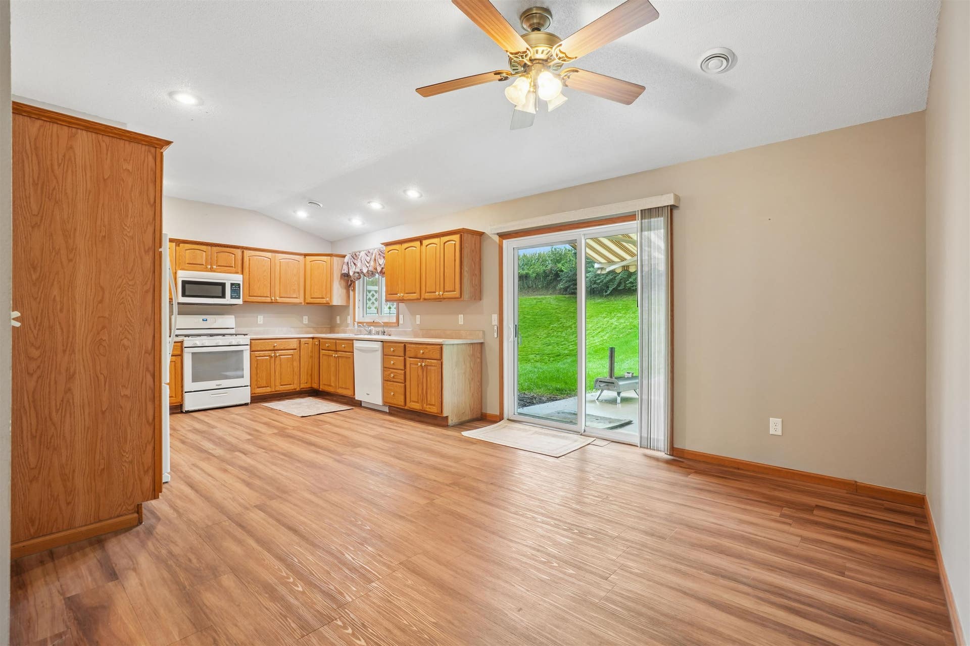 6110 Seven Springs Drive, Dubuque, IA 52002 6110 Seven Springs Drive, Dubuque, IA 52002