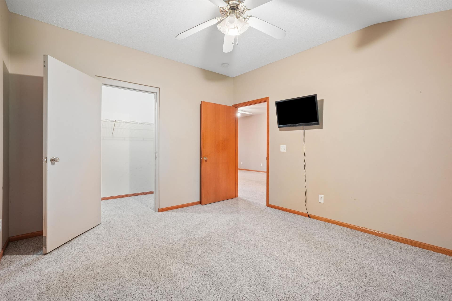6110 Seven Springs Drive, Dubuque, IA 52002 6110 Seven Springs Drive, Dubuque, IA 52002