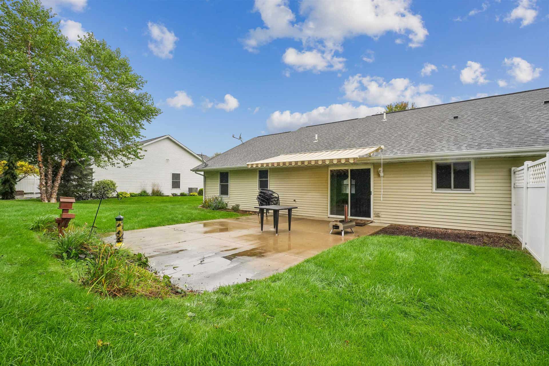 6110 Seven Springs Drive, Dubuque, IA 52002 6110 Seven Springs Drive, Dubuque, IA 52002