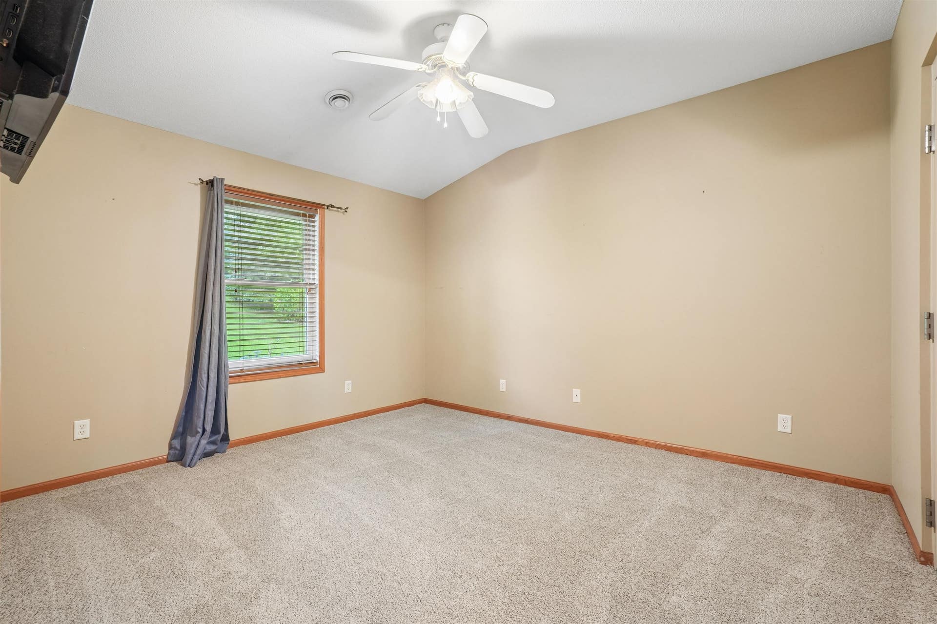 6110 Seven Springs Drive, Dubuque, IA 52002 6110 Seven Springs Drive, Dubuque, IA 52002