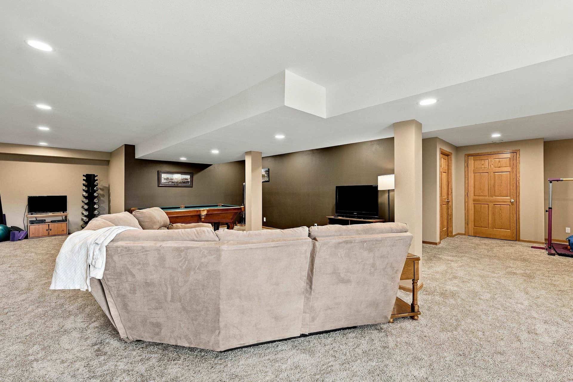 13235 W Clay Drive, Dubuque, IA 52002 13235 W Clay Drive, Dubuque, IA 52002