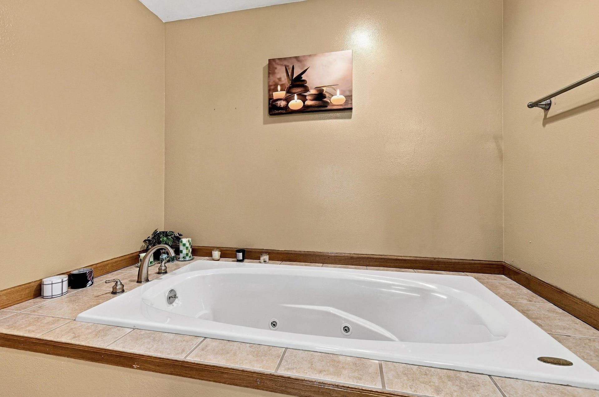 13235 W Clay Drive, Dubuque, IA 52002 13235 W Clay Drive, Dubuque, IA 52002