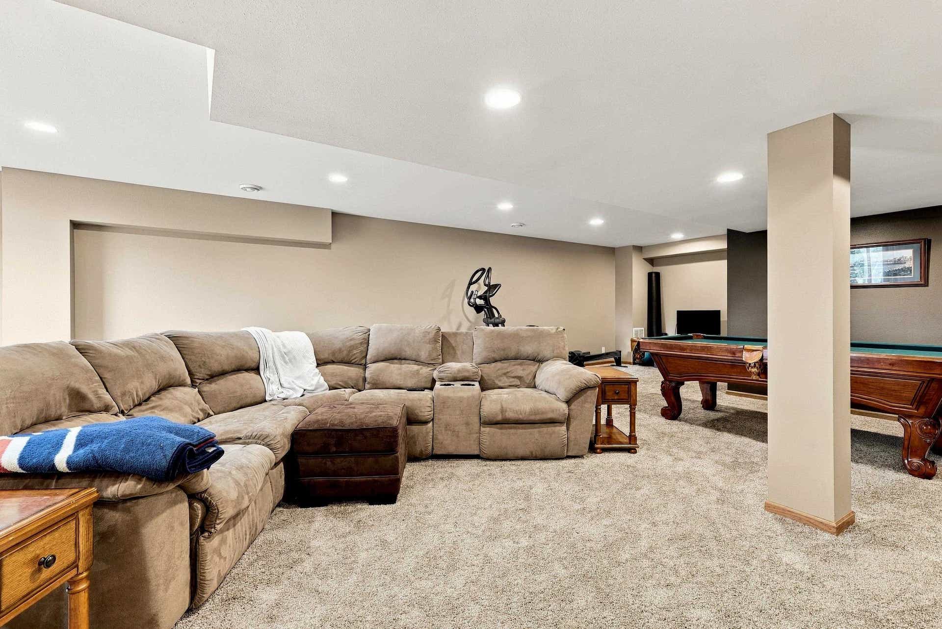 13235 W Clay Drive, Dubuque, IA 52002 13235 W Clay Drive, Dubuque, IA 52002