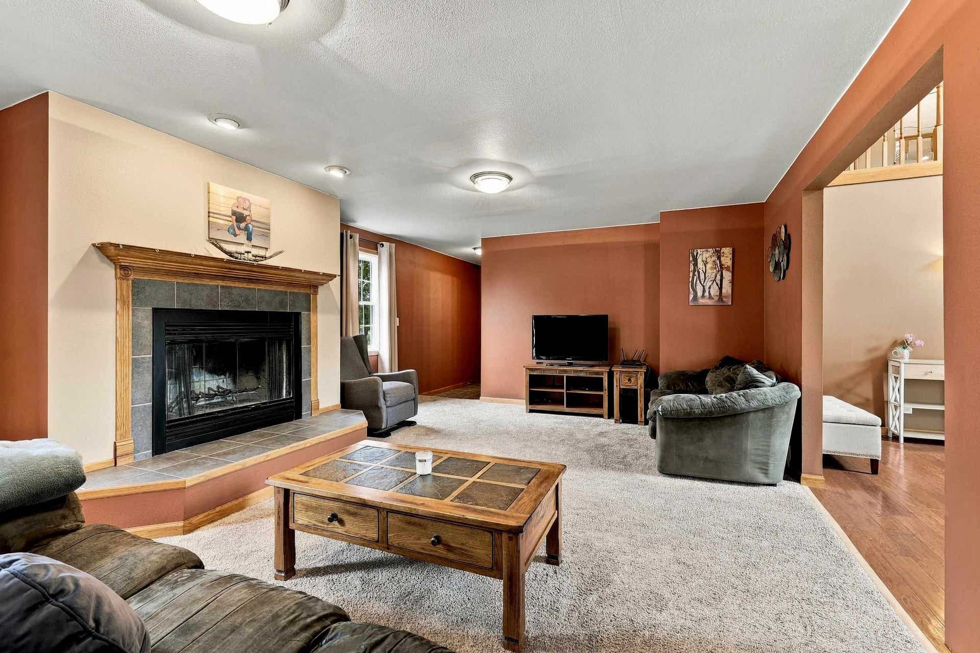 13235 W Clay Drive, Dubuque, IA 52002 13235 W Clay Drive, Dubuque, IA 52002