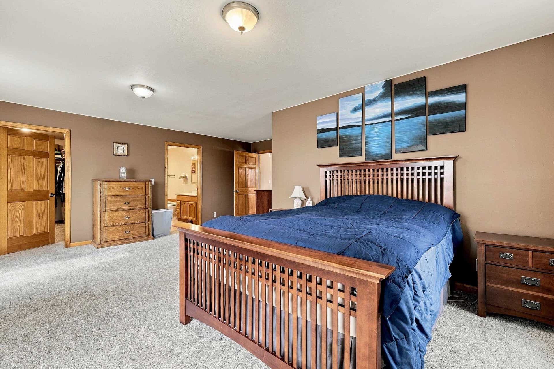 13235 W Clay Drive, Dubuque, IA 52002 13235 W Clay Drive, Dubuque, IA 52002