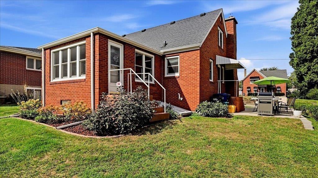 2000 Hale Street, Dubuque, IA 52001 2000 Hale Street, Dubuque, IA 52001