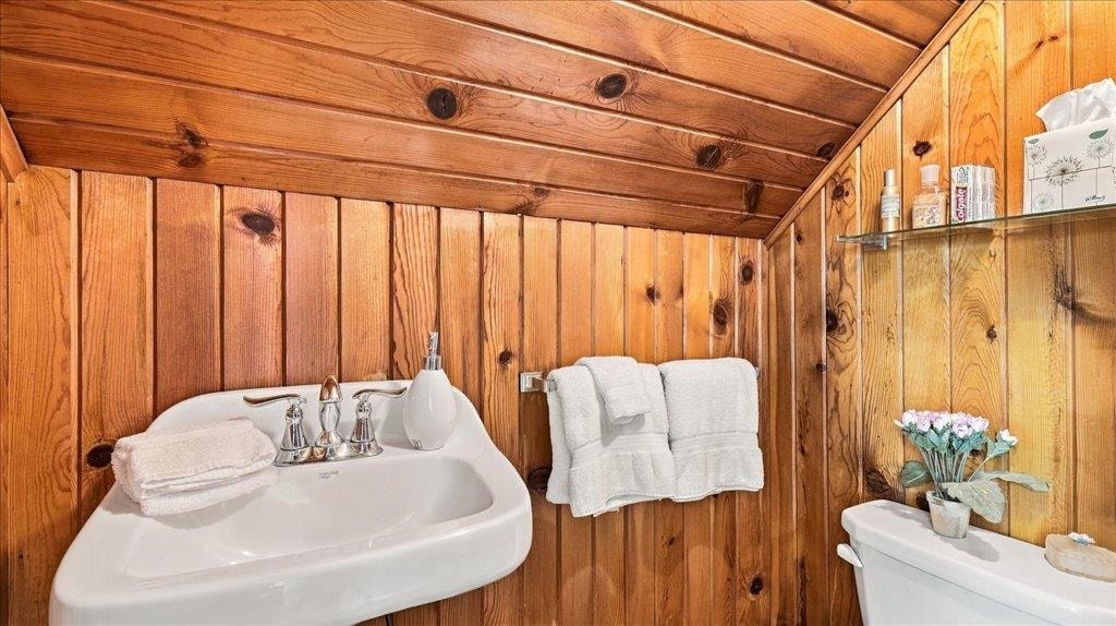 2000 Hale Street, Dubuque, IA 52001 2000 Hale Street, Dubuque, IA 52001