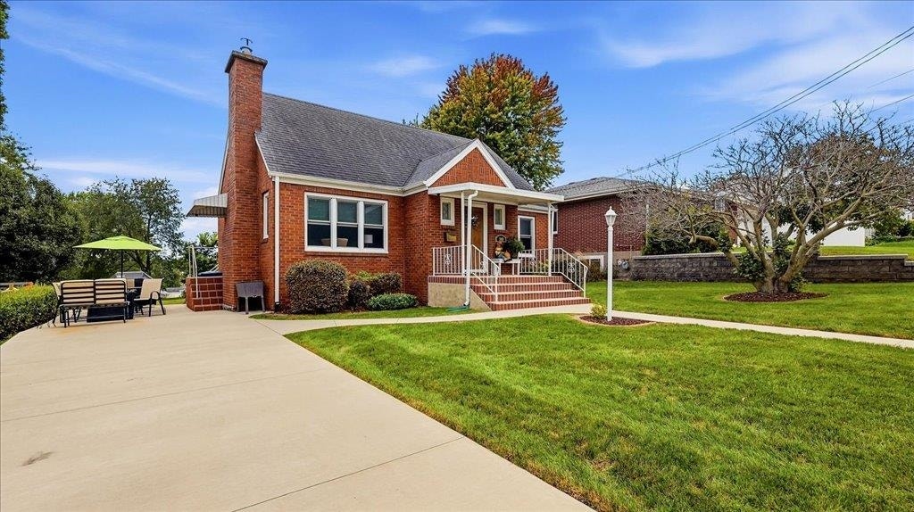 2000 Hale Street, Dubuque, IA 52001 2000 Hale Street, Dubuque, IA 52001