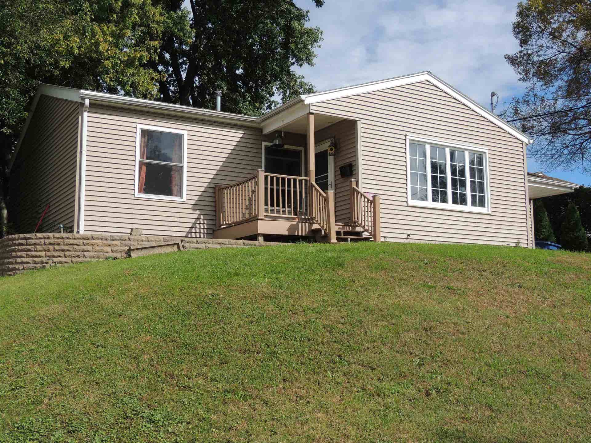 1825 Scenic View Drive, Dubuque, IA 52001 1825 Scenic View Drive, Dubuque, IA 52001
