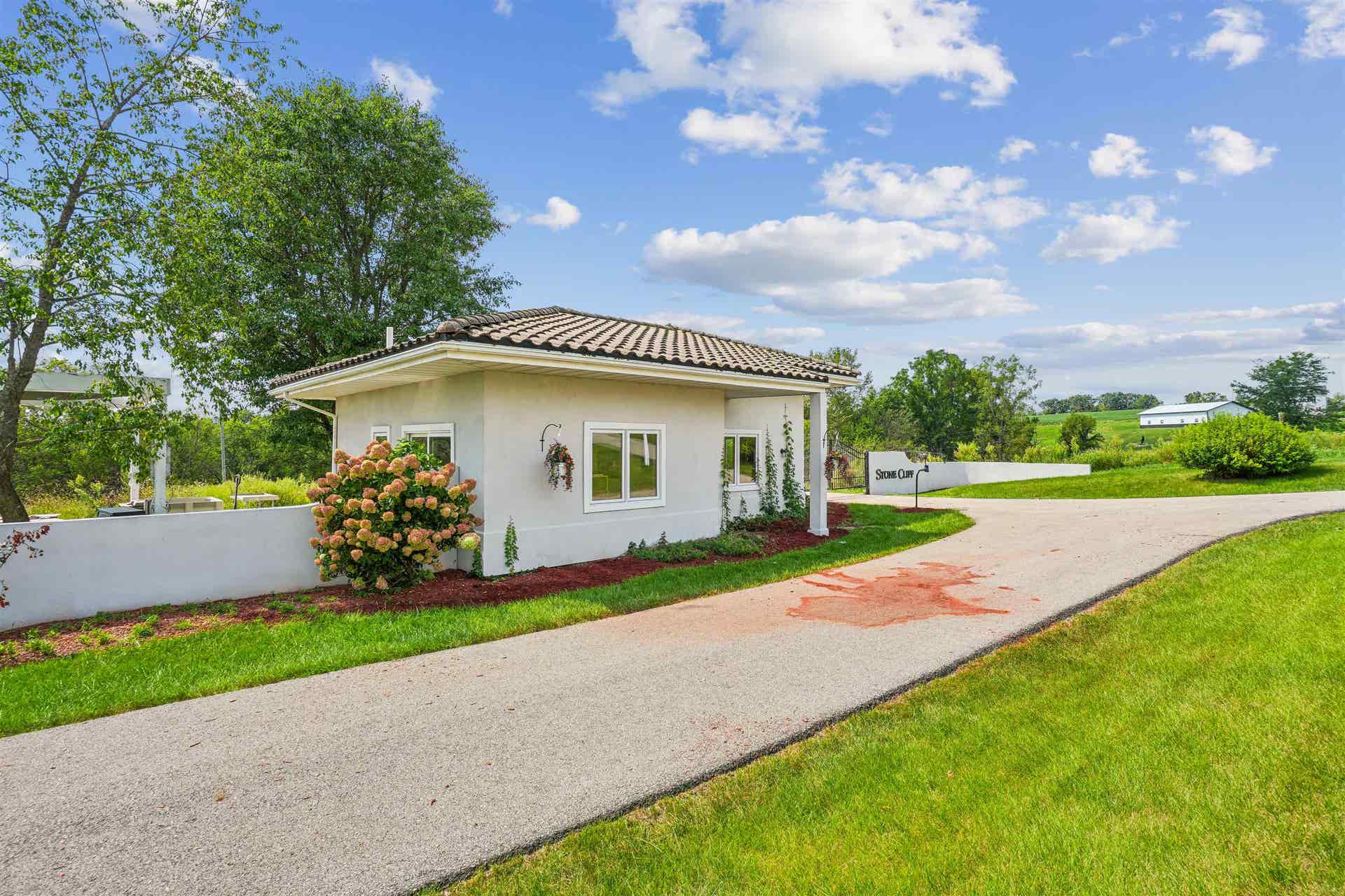 17716 Route 3 Road, Durango, IA 52039 17716 Route 3 Road, Durango, IA 52039