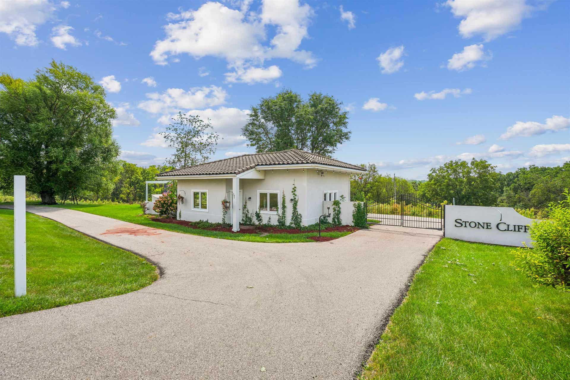 17716 Route 3 Road, Durango, IA 52039 17716 Route 3 Road, Durango, IA 52039