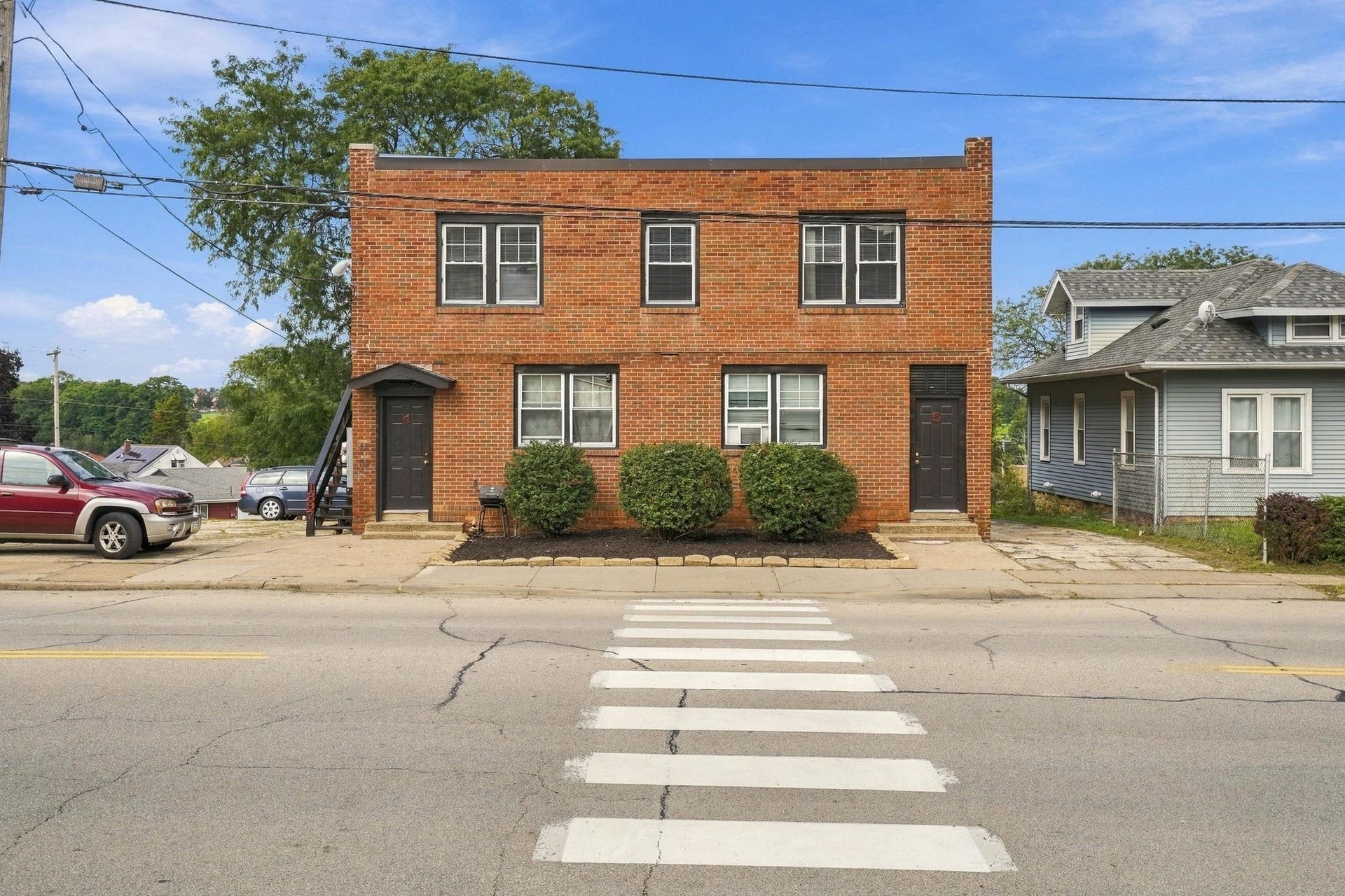 1897 Clarke Drive, Dubuque, IA 52001 1897 Clarke Drive, Dubuque, IA 52001