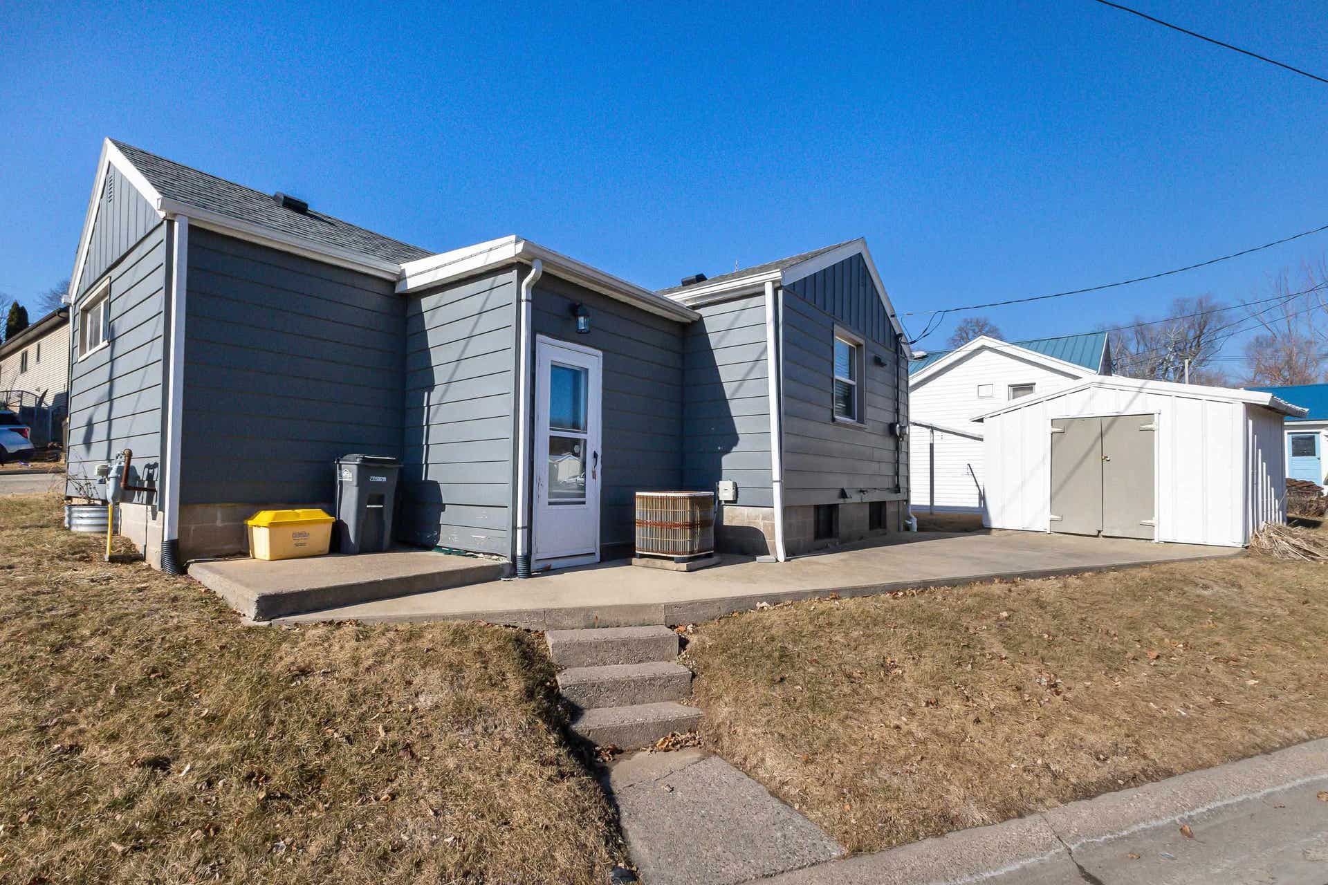 1674 Wisconsin Avenue, Dubuque, IA 52001 1674 Wisconsin Avenue, Dubuque, IA 52001